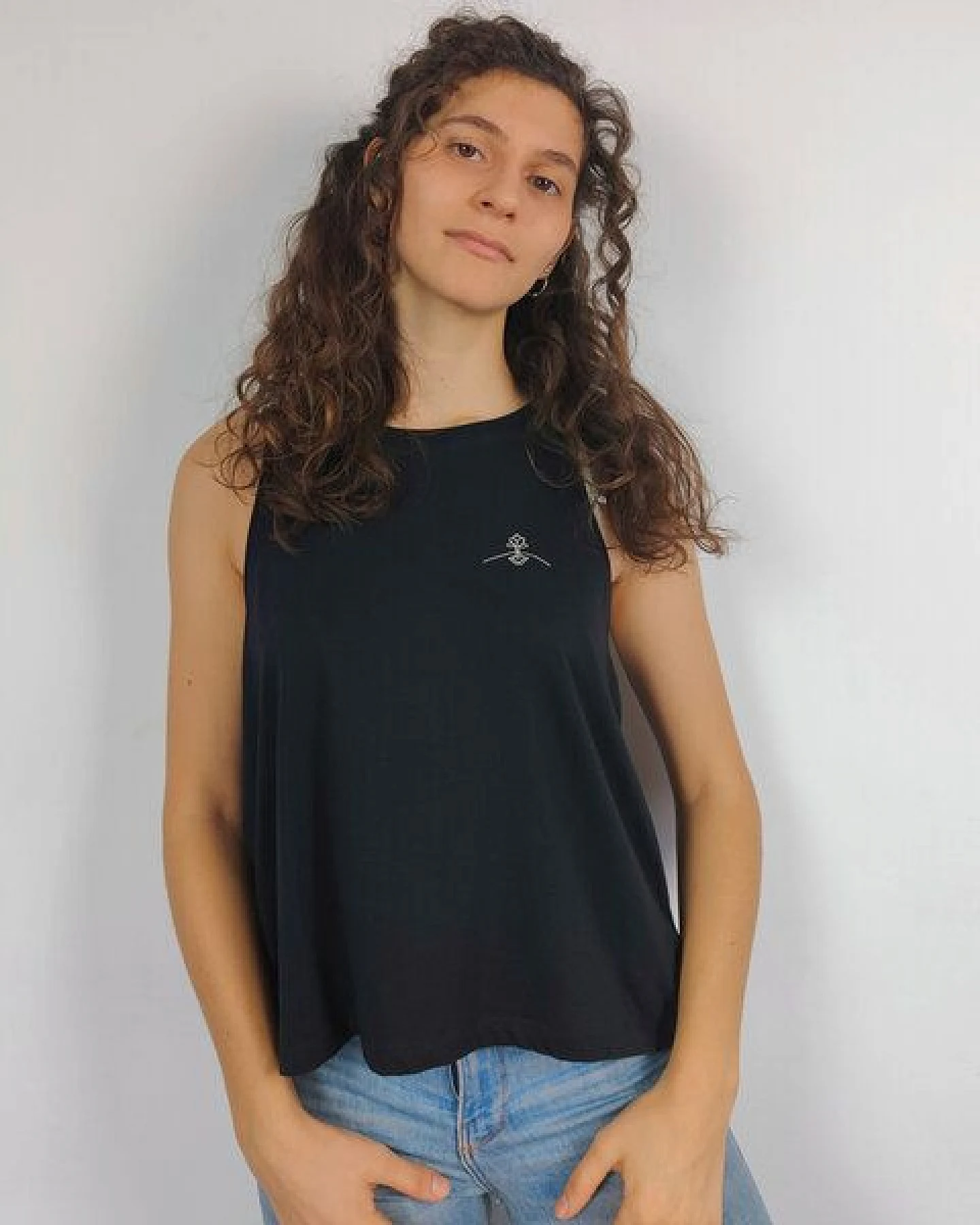 Greener Locker sitzendes Tanktop aus Bio-Baumwolle Pinnata – Ansicht 3