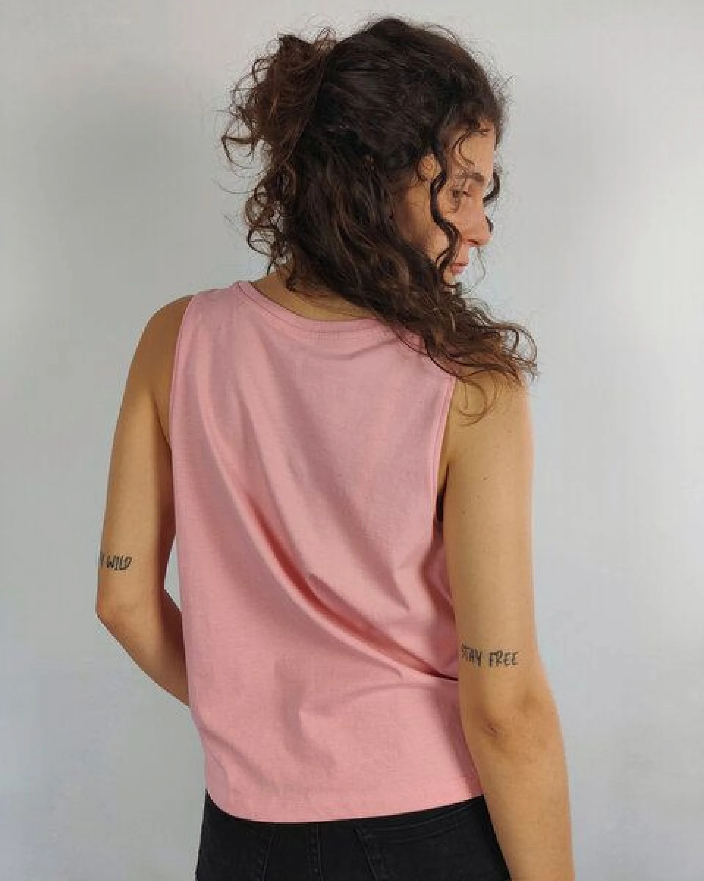 Greener Locker sitzendes Tanktop aus Bio-Baumwolle Pinnata – Ansicht 4