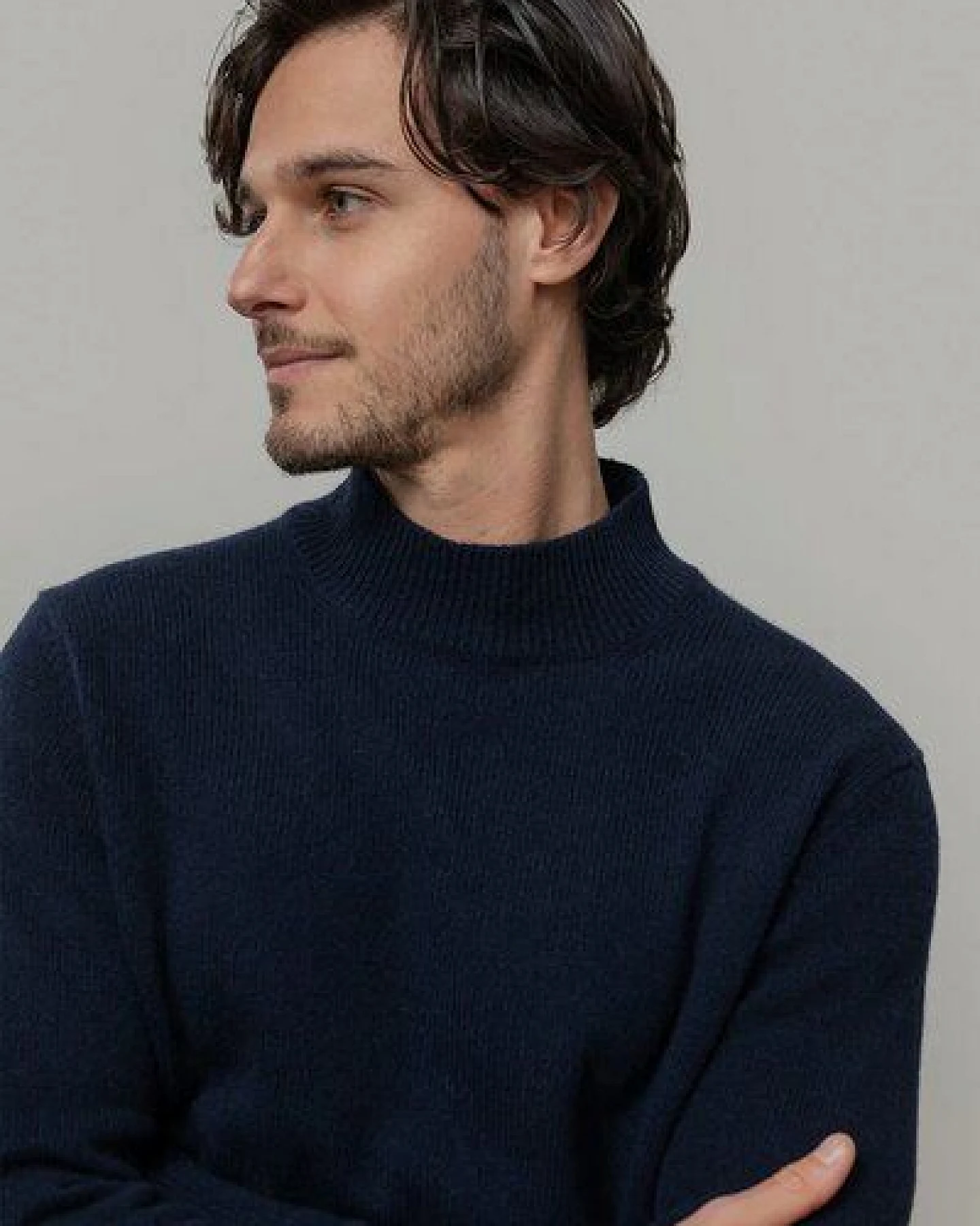 Rifò - Circular Fashion Made in Italy Stehkragenpullover aus recycteltem Kaschmir Modell: Clemente – Ansicht 2