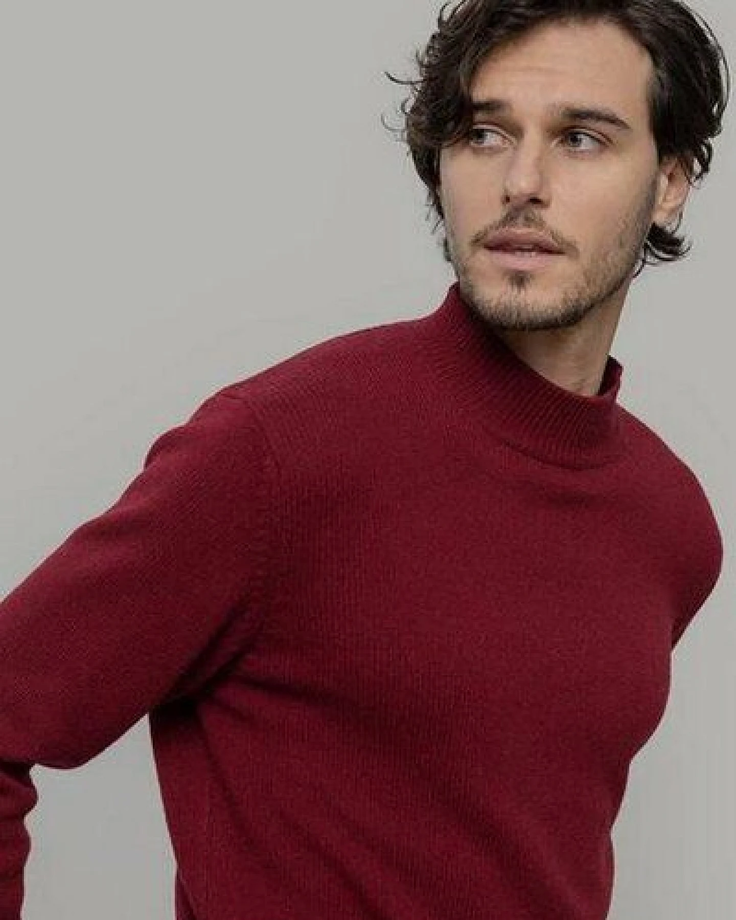 Rifò - Circular Fashion Made in Italy Stehkragenpullover aus recycteltem Kaschmir Modell: Clemente – Ansicht 2