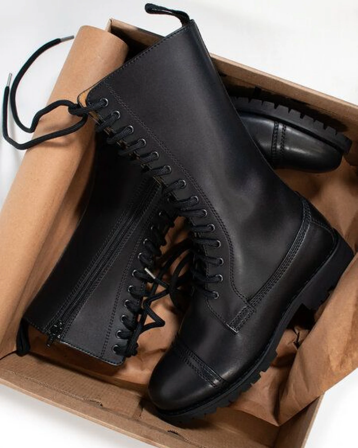 Will's Vegan Shop Goodyear Welt 14 Eye Stiefel Damen – Ansicht 2