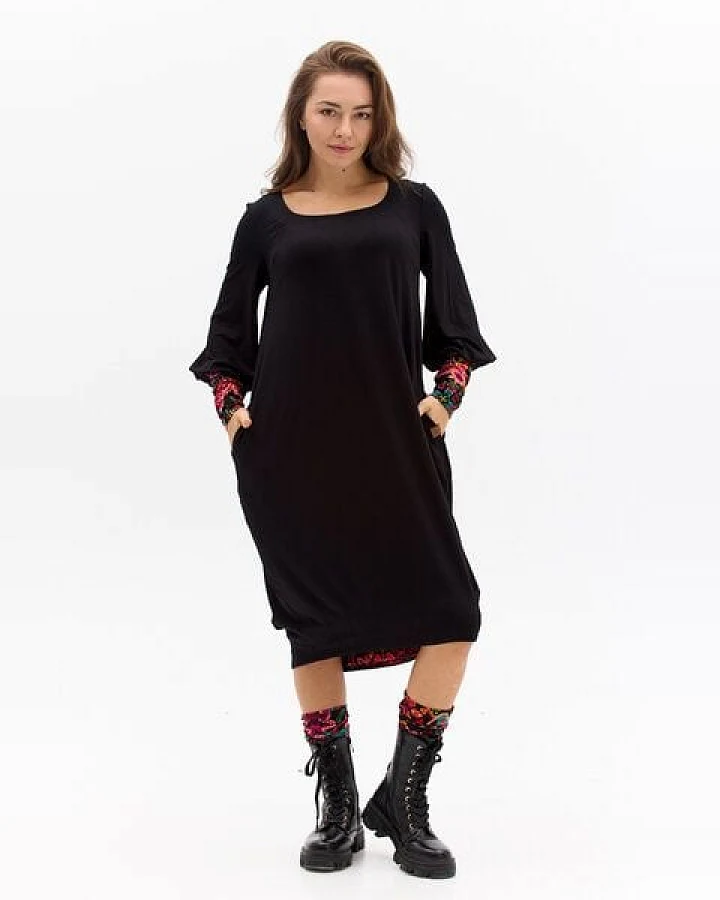 Kleid Morelia – Ballonkleid – Länge bis zum Knie/über das Knie – Aufgebauschte Ärmel – Carré-Ausschnitt – Farbenfroher einzigartiger Print von KOKOworld – Fair produziert in Polen