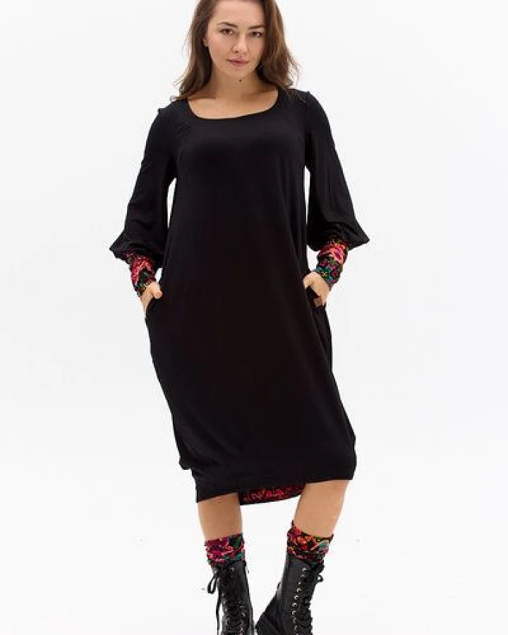 Kleid Morelia – Ballonkleid – Länge bis zum Knie/über das Knie – Aufgebauschte Ärmel – Carré-Ausschnitt – Farbenfroher einzigartiger Print von KOKOworld – Fair produziert in Polen