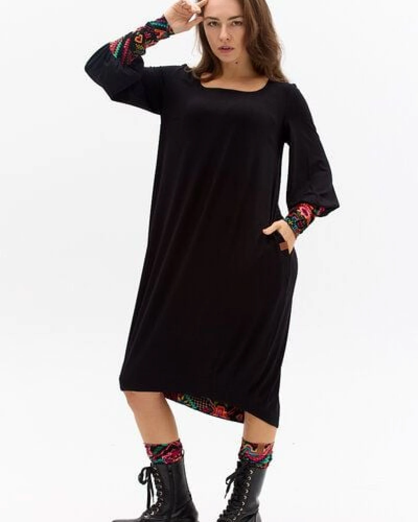 Kleid Morelia – Ballonkleid – Länge bis zum Knie/über das Knie – Aufgebauschte Ärmel – Carré-Ausschnitt – Farbenfroher einzigartiger Print von KOKOworld – Fair produziert in Polen – Ansicht 2