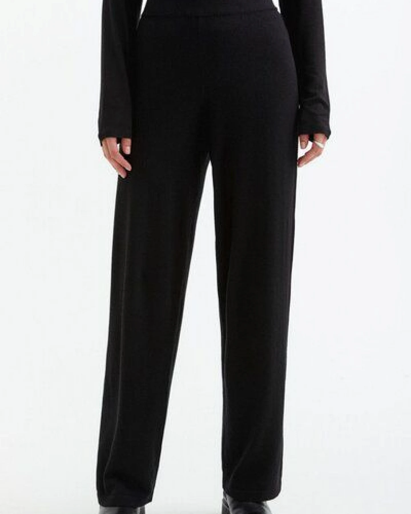 Movesgood Wide Leg Hose Modell: Kim – Ansicht 2