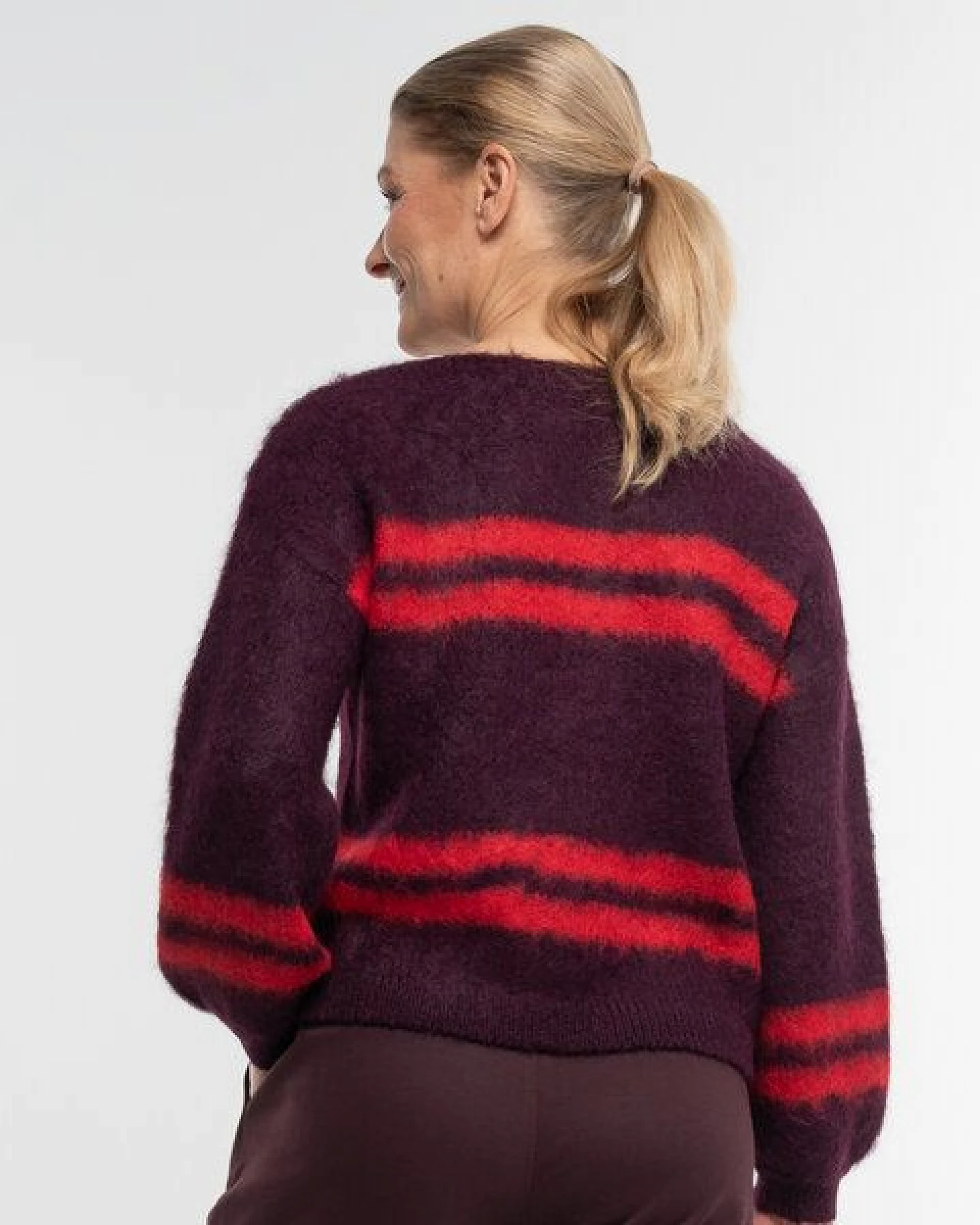 Alma & Lovis Flauschig gebrushter Pullover aus Alpakastrick – Ansicht 4