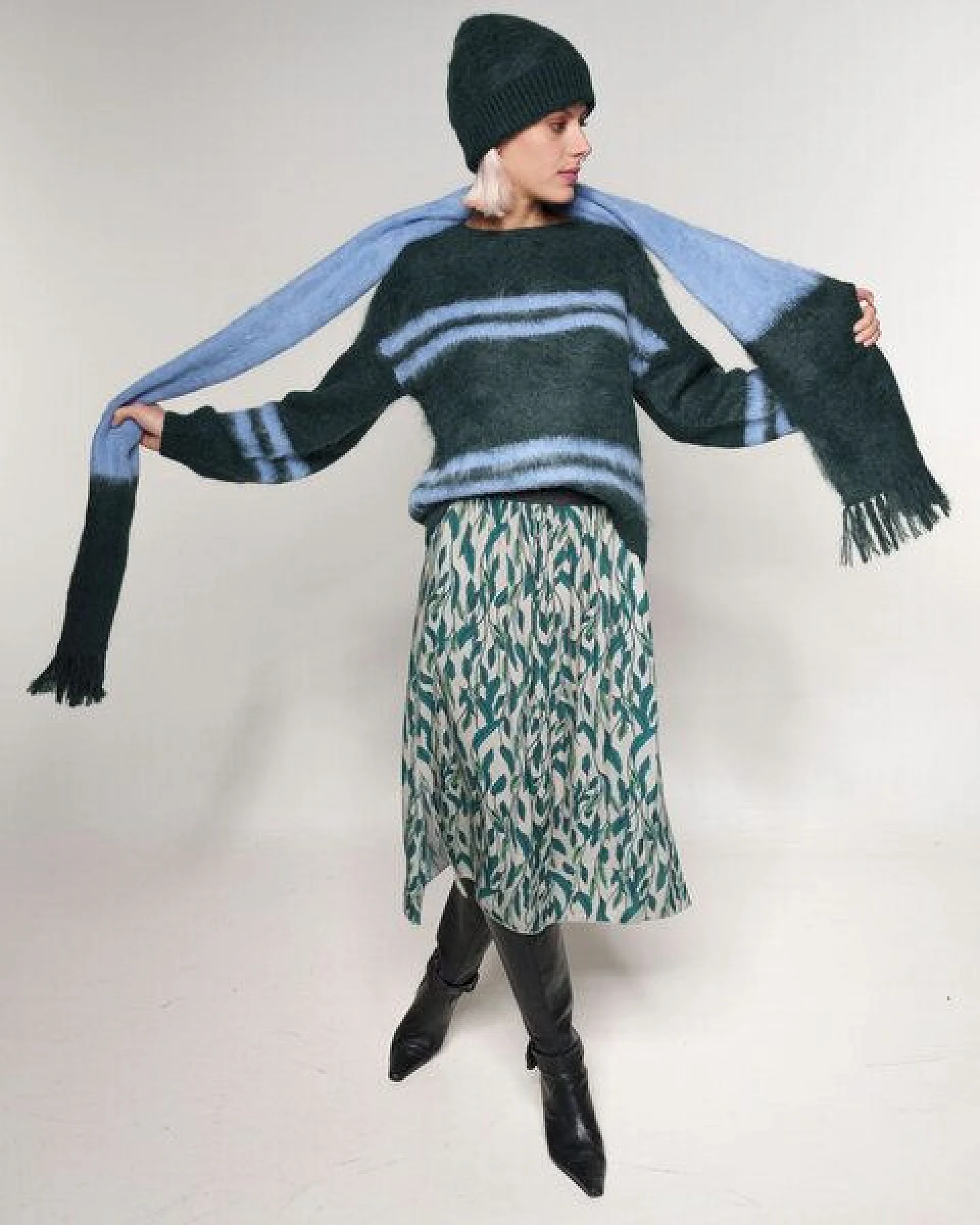 Alma & Lovis Flauschiger Strickschal aus gebrushter Alpakawolle – Ansicht 2