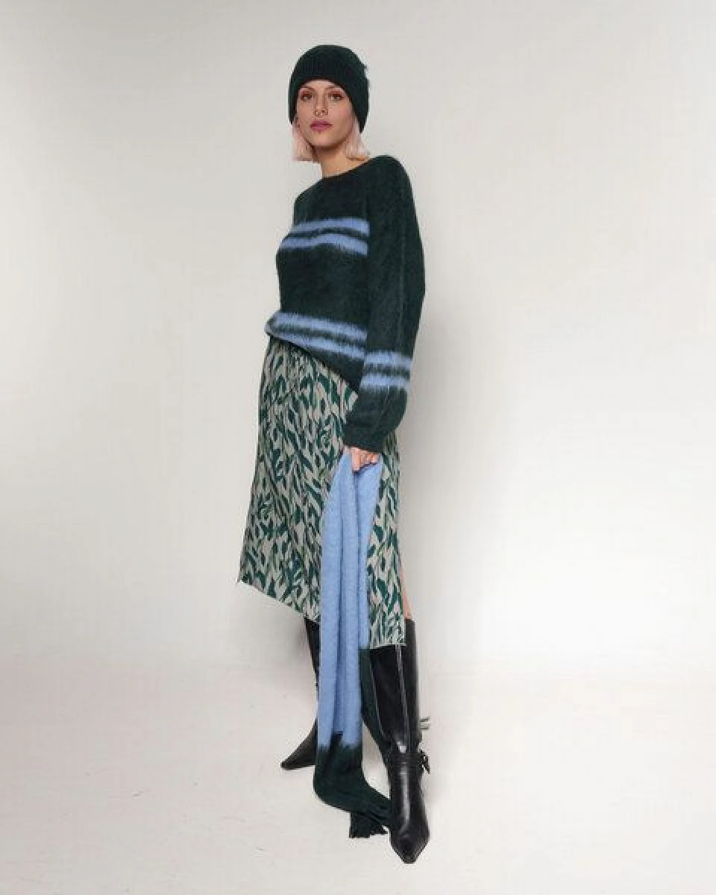 Alma & Lovis Flauschiger Strickschal aus gebrushter Alpakawolle – Ansicht 3