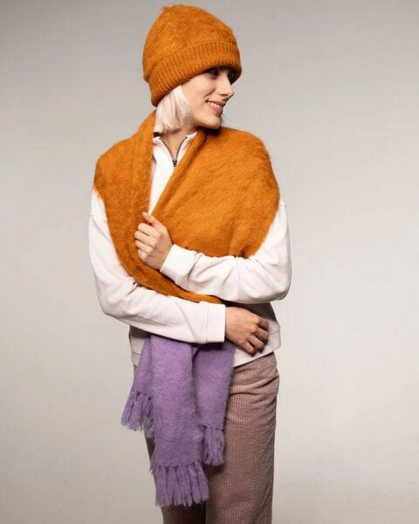 Alma & Lovis Flauschiger Strickschal aus gebrushter Alpakawolle – Ansicht 3