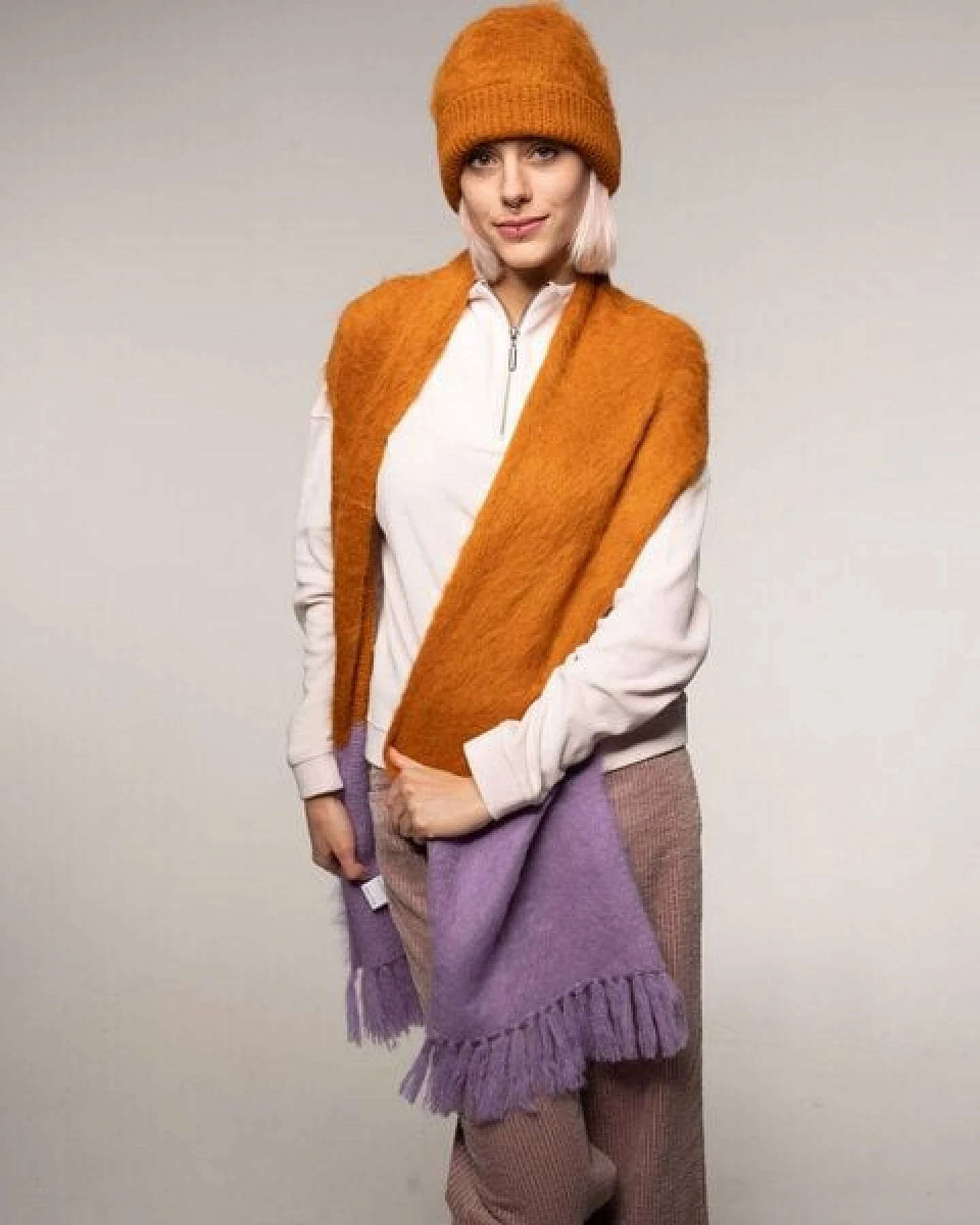 Alma & Lovis Flauschiger Strickschal aus gebrushter Alpakawolle – Ansicht 4