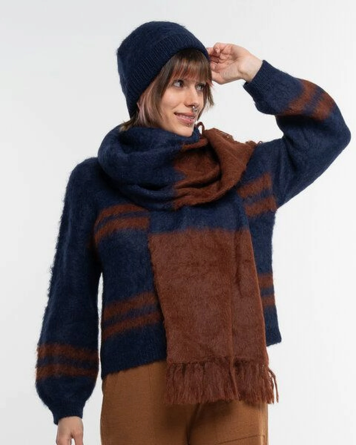Alma & Lovis Flauschiger Strickschal aus gebrushter Alpakawolle – Ansicht 3