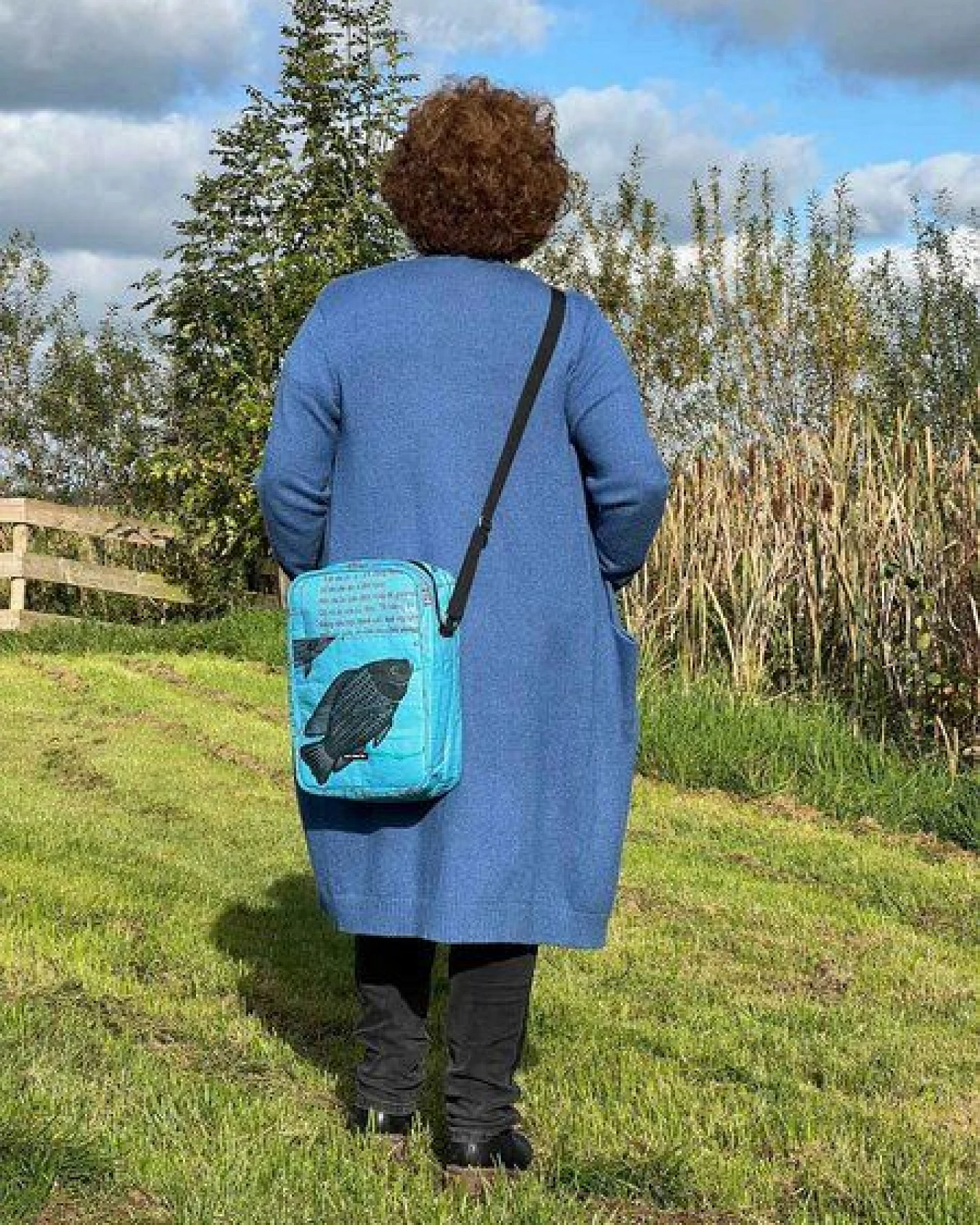 MoreThanHip Unisex Umhängetasche aus recycelten Zement- oder Tierfuttersäcken - Kosal – Ansicht 3