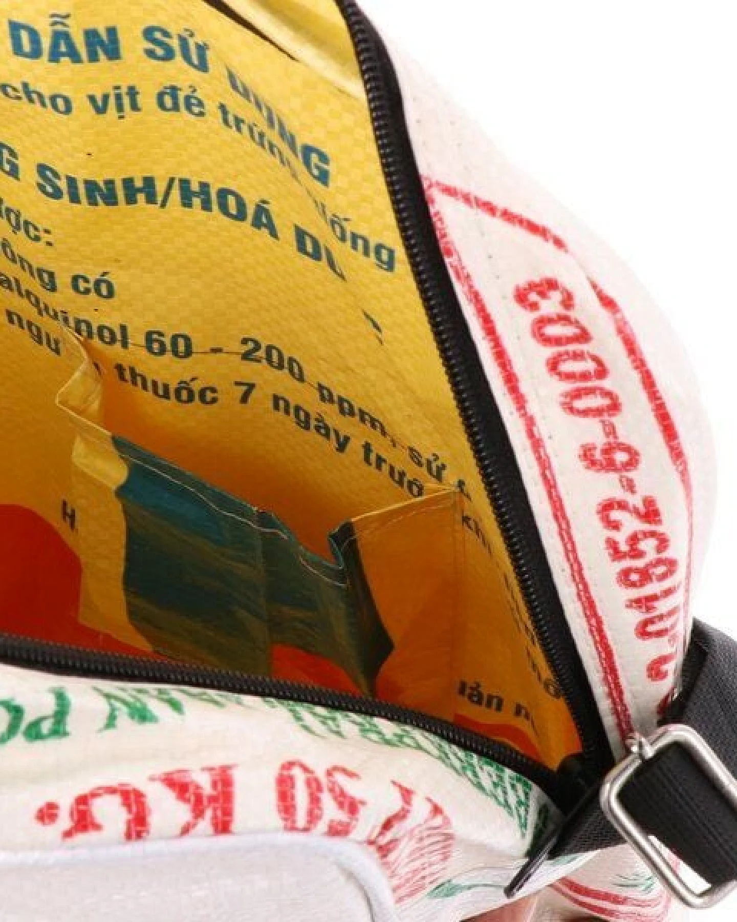 MoreThanHip Unisex Umhängetasche aus recycelten Zement- oder Tierfuttersäcken - Kosal – Ansicht 4