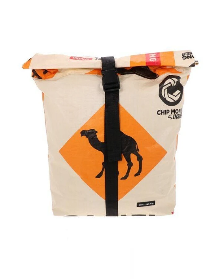 MoreThanHip Rolltop Laptop 15.6 inch Rucksack aus recycelten Zement- oder Fischfuttersäcken - Chamroeun