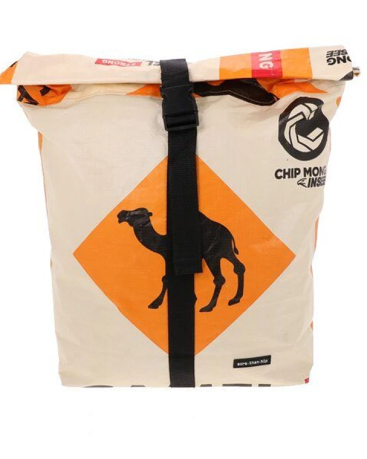 MoreThanHip Rolltop Laptop 15.6 inch Rucksack aus recycelten Zement- oder Fischfuttersäcken - Chamroeun
