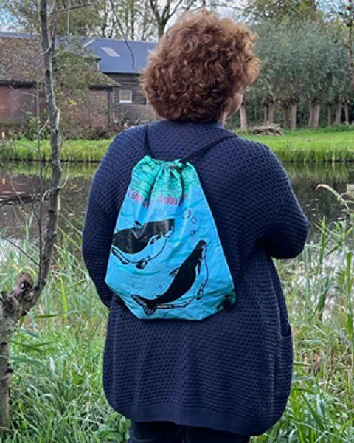 MoreThanHip Rucksack mit Kordelzug aus recycelten Fischfüttersäcken - Chenda – Ansicht 2