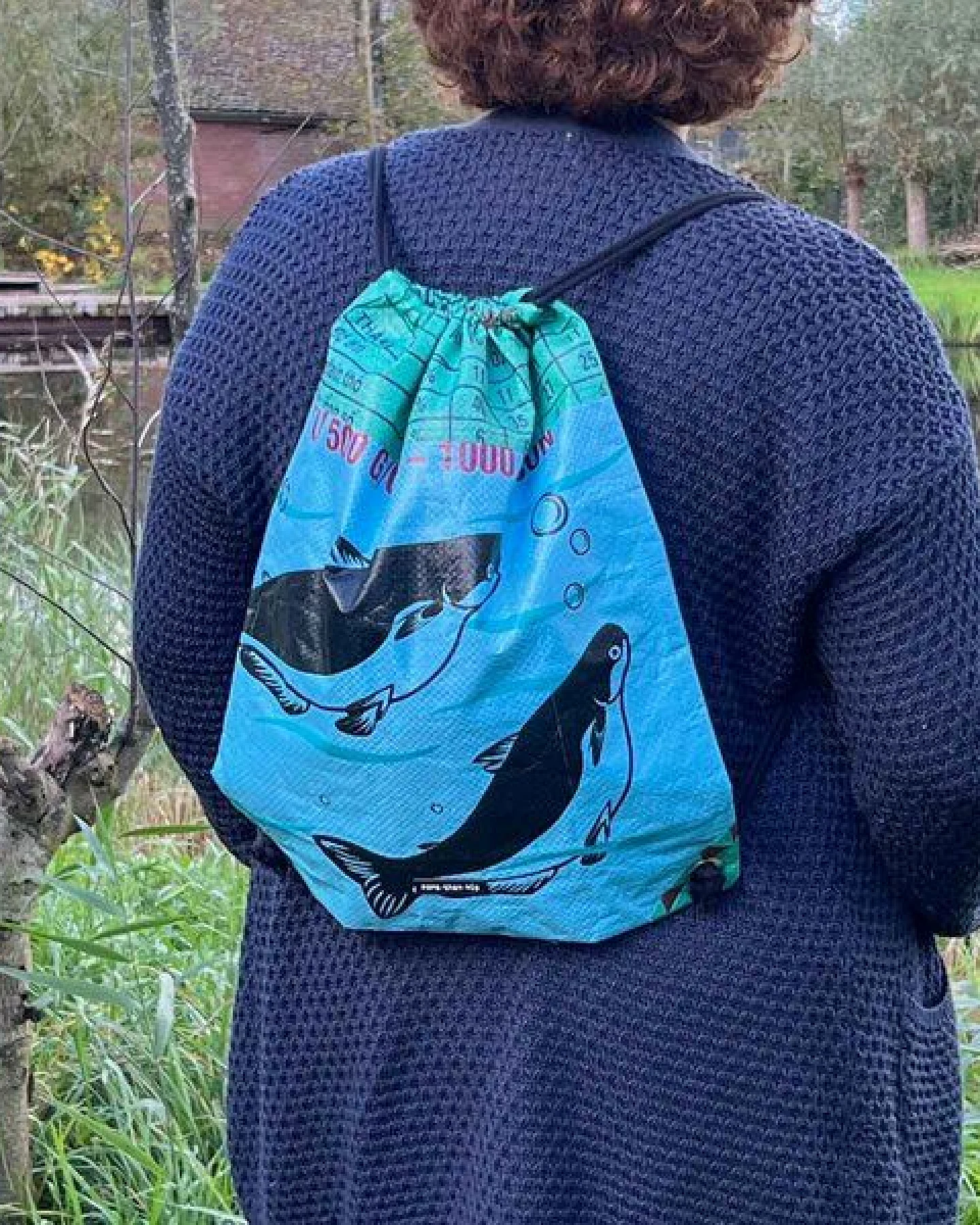 MoreThanHip Rucksack mit Kordelzug aus recycelten Fischfüttersäcken - Chenda – Ansicht 4