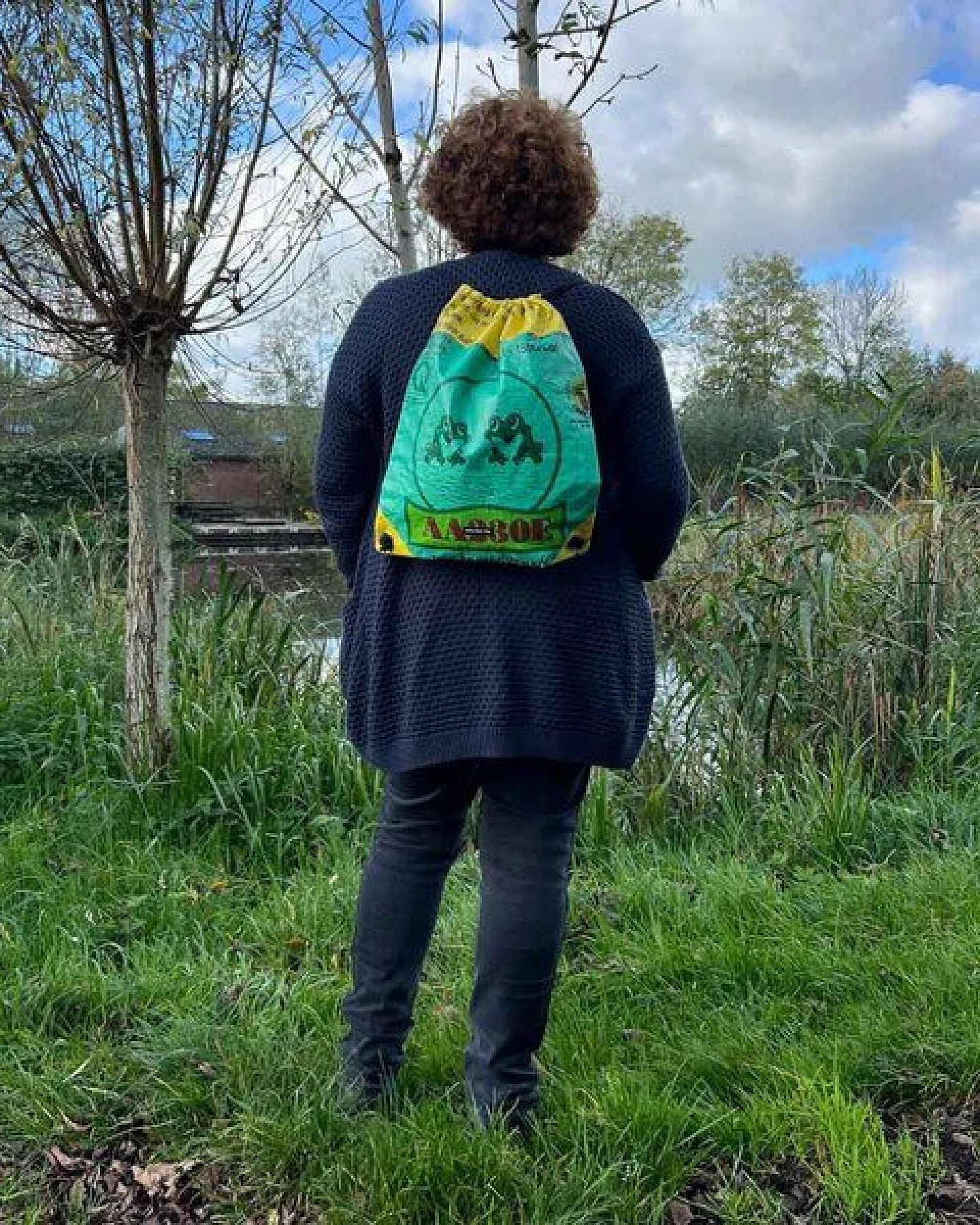 MoreThanHip Rucksack mit Kordelzug aus recycelten Fischfüttersäcken - Chenda – Ansicht 3