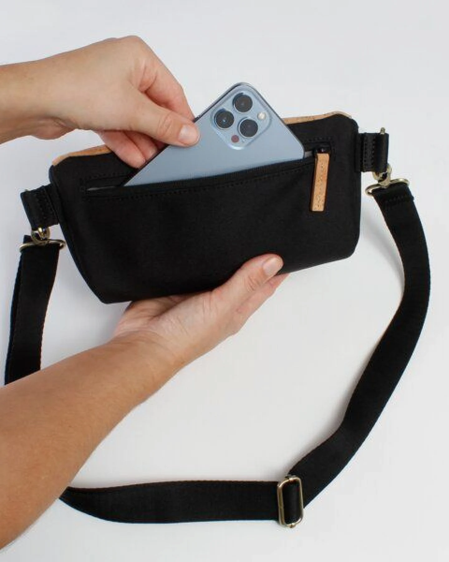 Sperling Bauchtasche "Casual" aus recyceltem PET & Kork mit Innenaufteilung – Ansicht 3