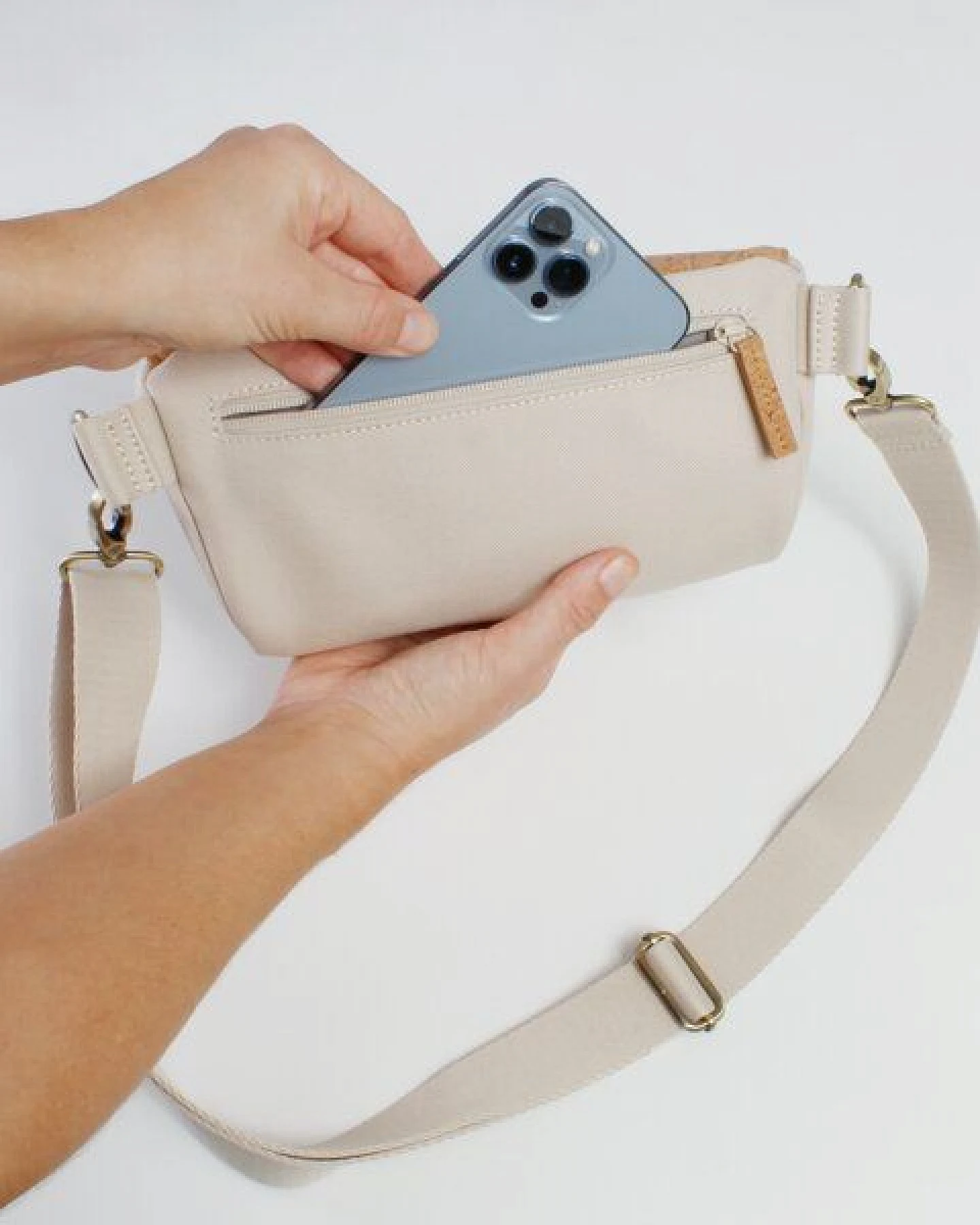 Sperling Bauchtasche "Casual" aus recyceltem PET & Kork mit Innenaufteilung – Ansicht 3