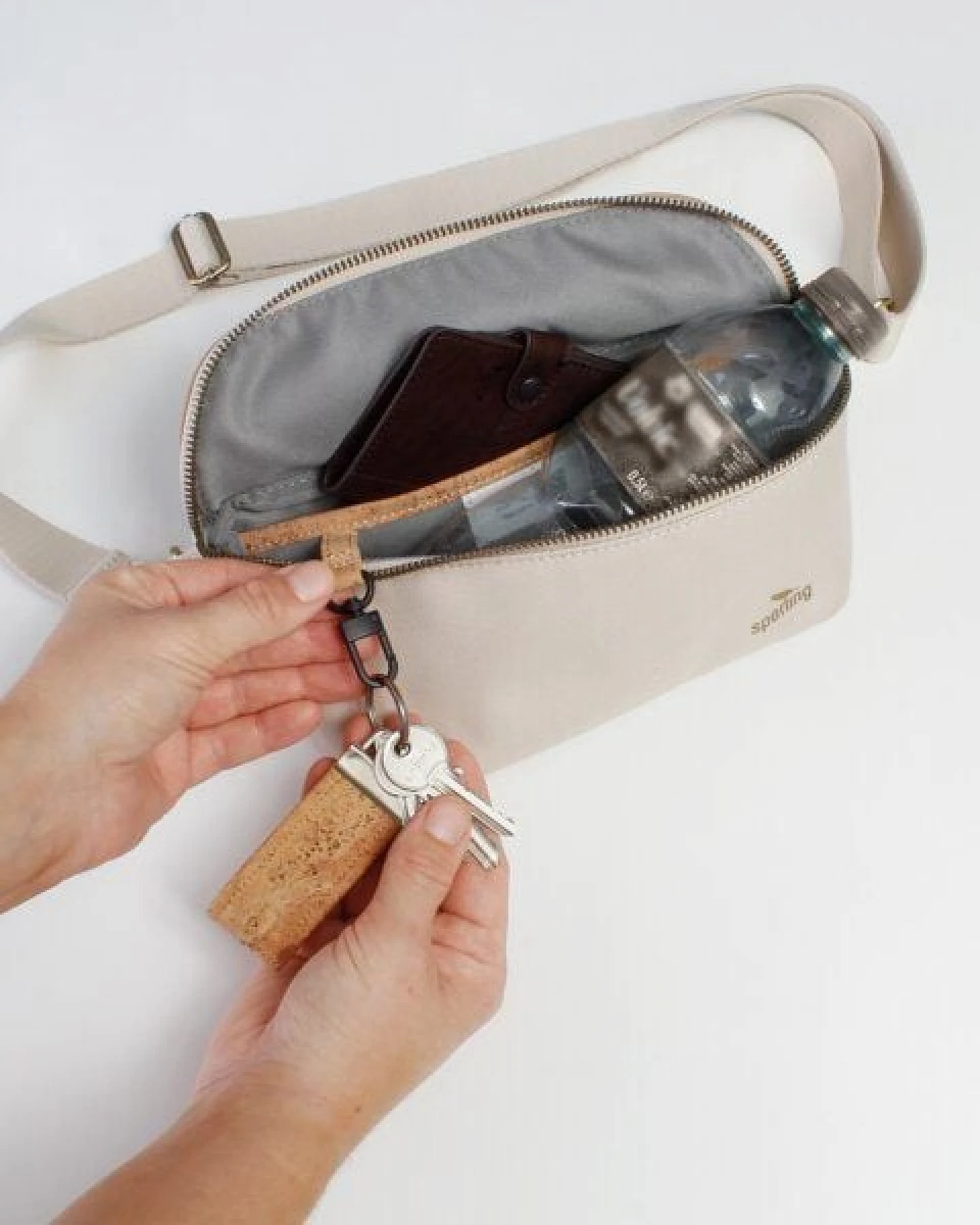Sperling Bauchtasche "Casual" aus recyceltem PET & Kork mit Innenaufteilung – Ansicht 4