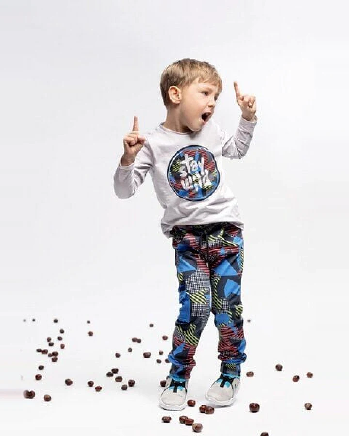 Marraine Kids weiche Sweathose aus Bio Baumwolle mit Camouflage Alloverdruck Explore