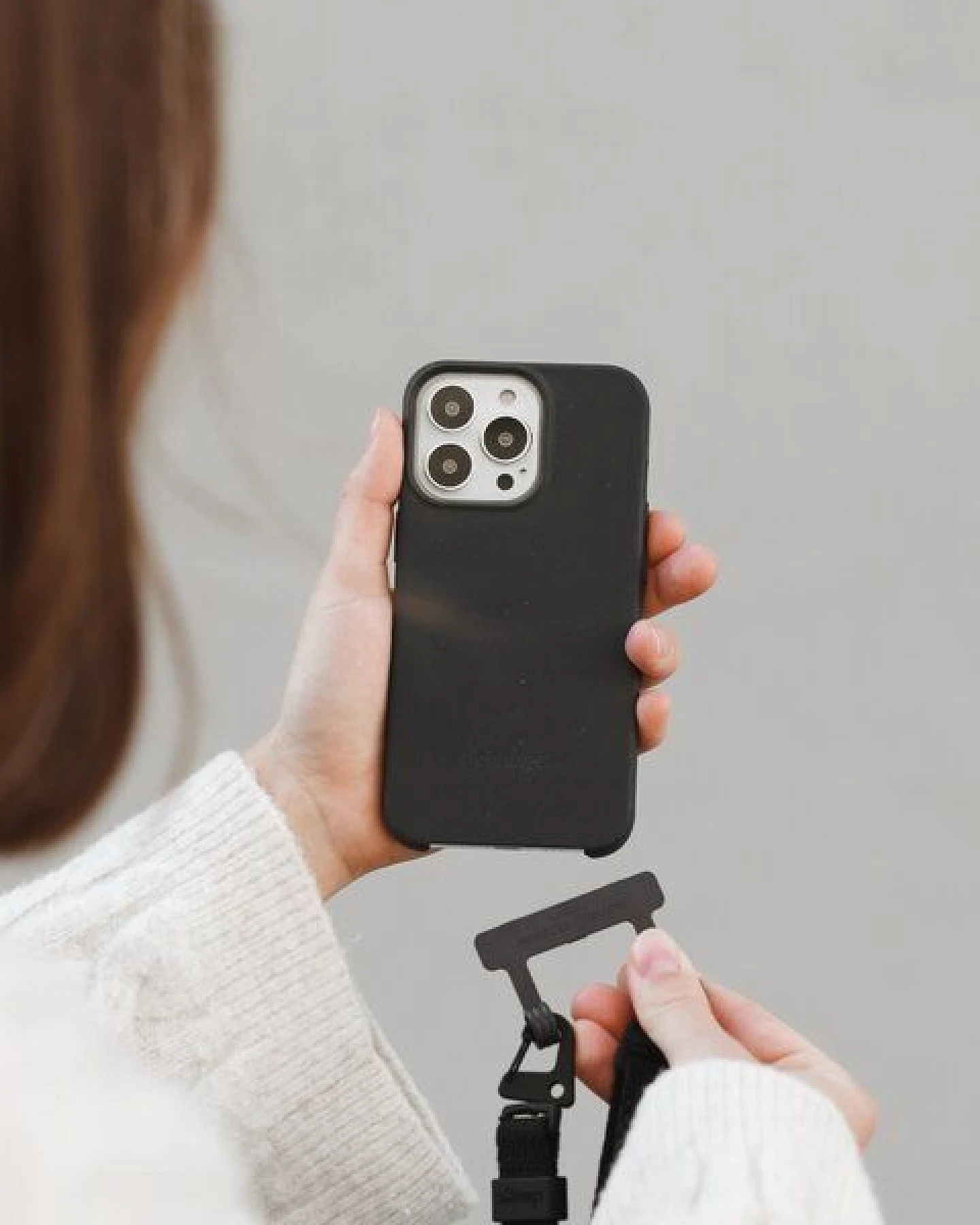 change the label Change Case - 2in1 Nachhaltige Handyhülle, iPhone Hülle mit abnehmbaren Gurt – Ansicht 2