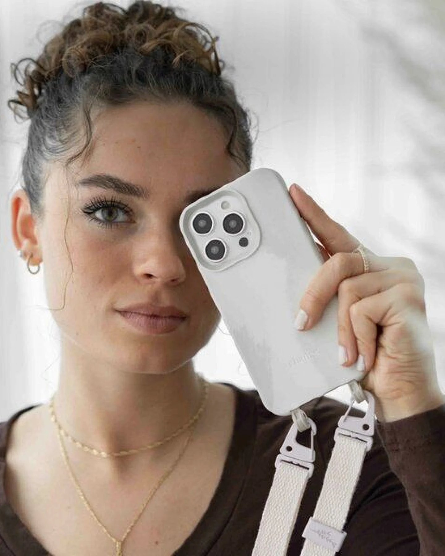 change the label Change Case - 2in1 Nachhaltige Handyhülle, iPhone Hülle mit abnehmbaren Gurt – Ansicht 2