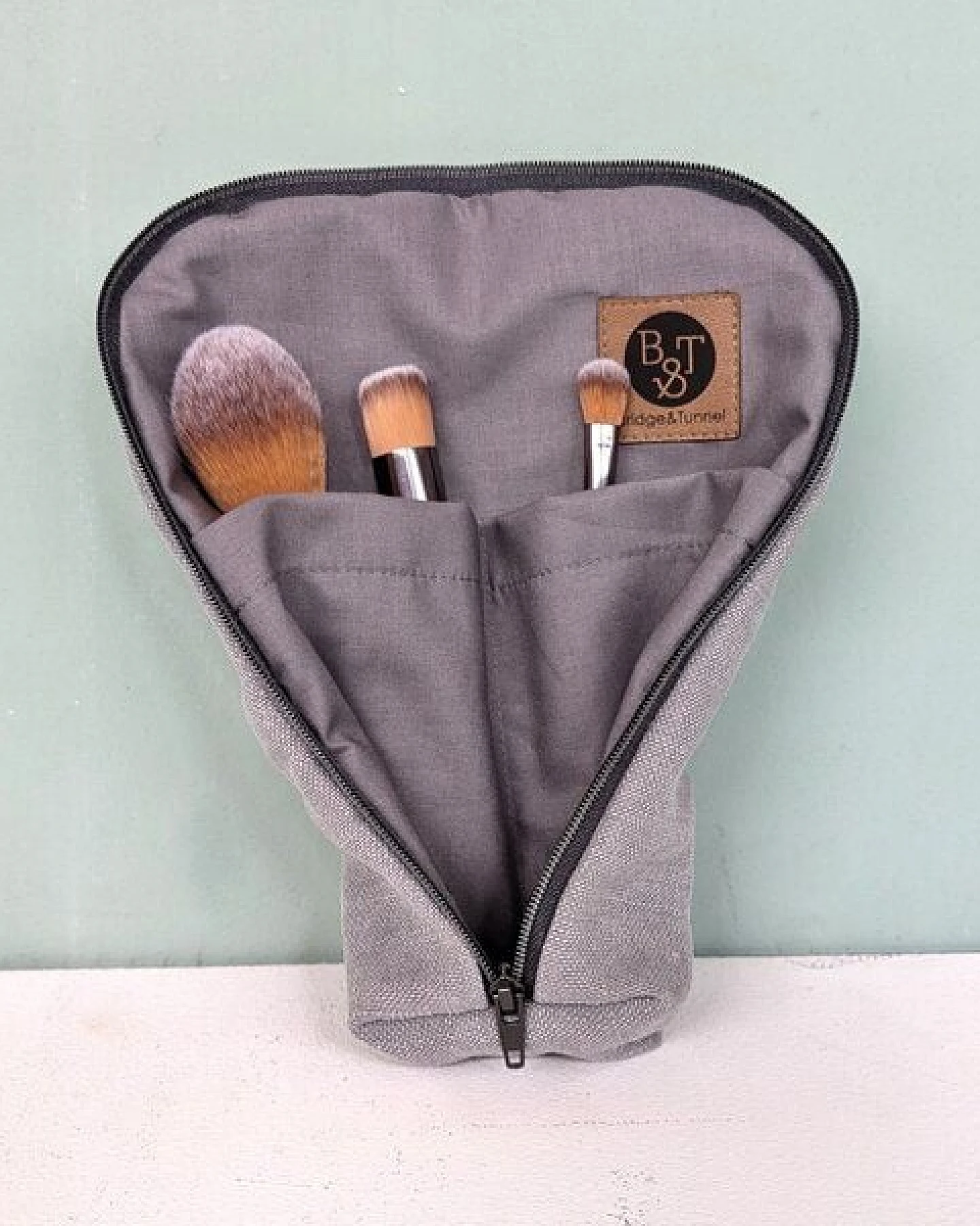 Bridge&Tunnel Make-Up Set granit – Ansicht 3