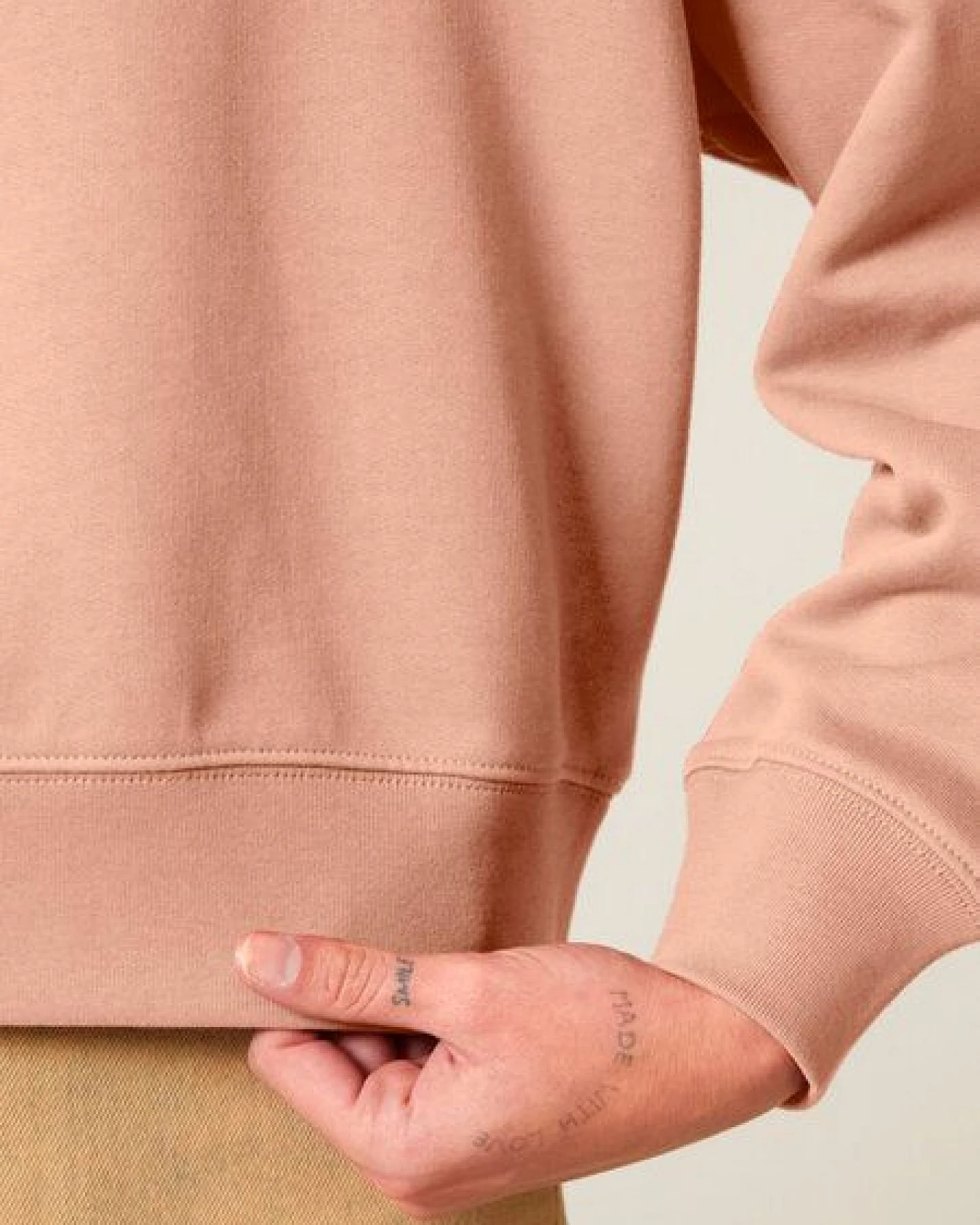 Human Family Bio Damen-Hoodie „Relax – Simple Beauty“ – Ansicht 3