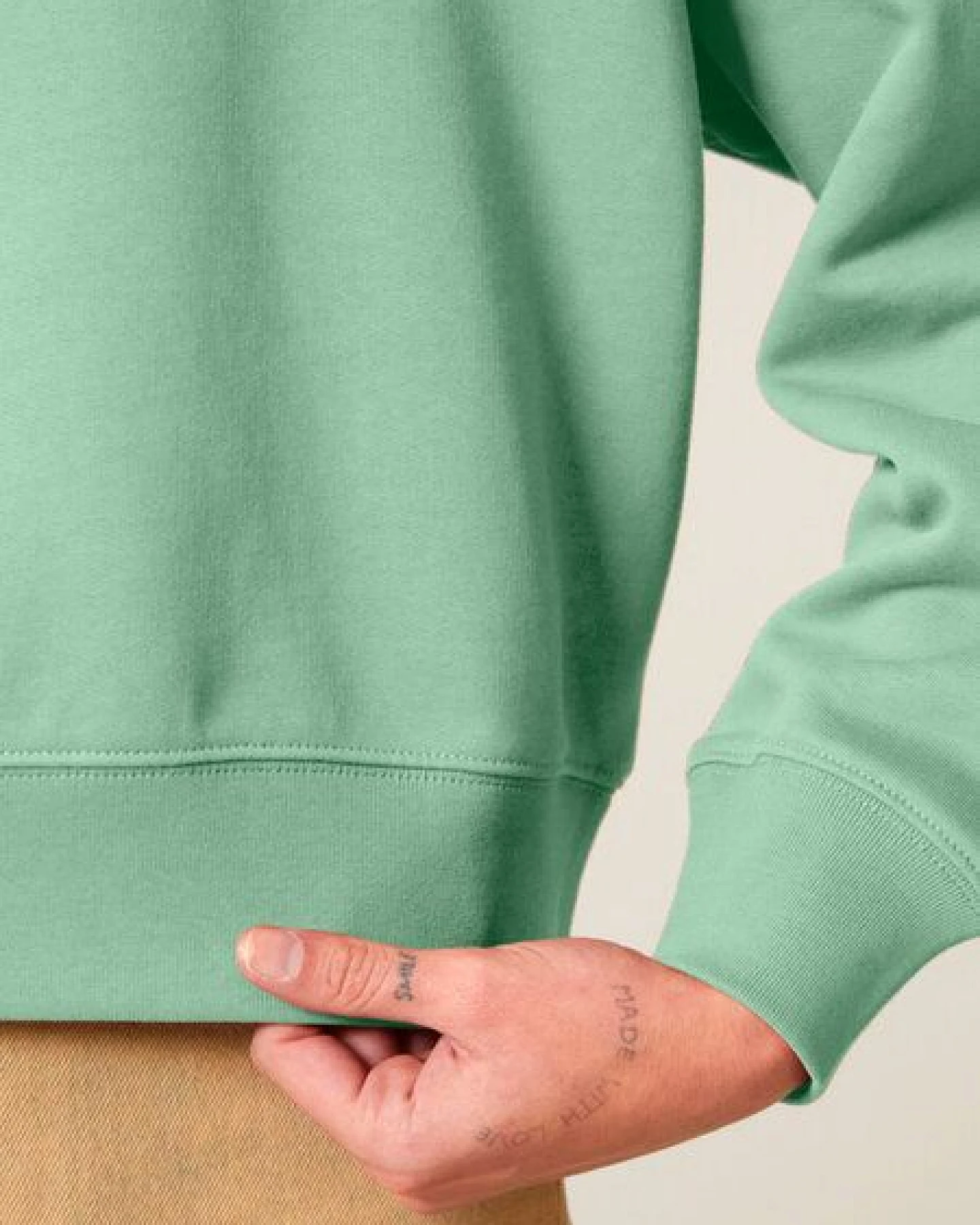 Human Family Bio Damen-Hoodie „Relax – Simple Beauty“ – Ansicht 3