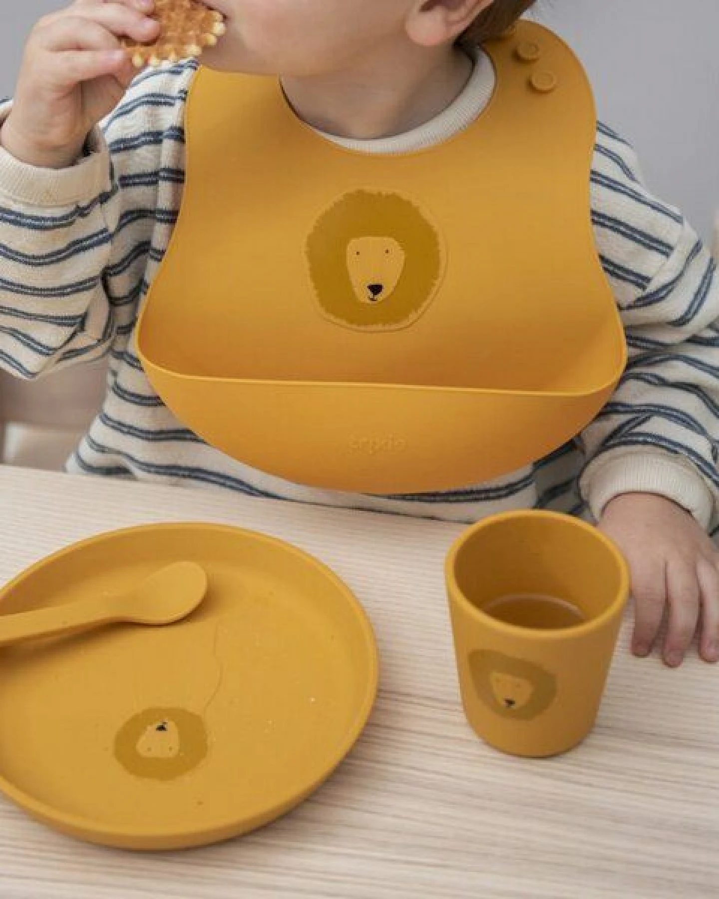 TRIXIE – Kindergeschirr aus Silikon – Kinderteller – Ansicht 3
