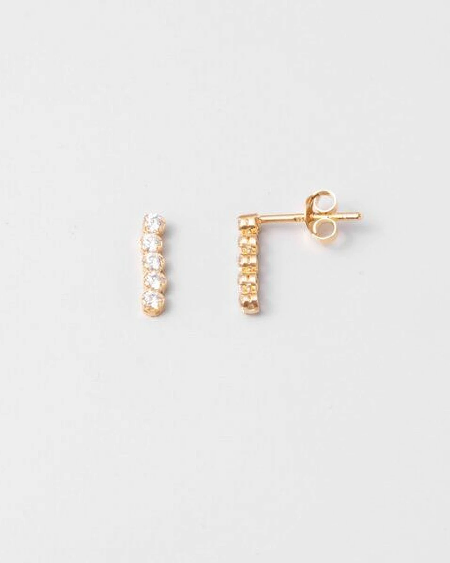 fejn jewelry Ohrstecker 'short sparkle & chain' - kurze Zirkonia Ohrringe – Ansicht 3