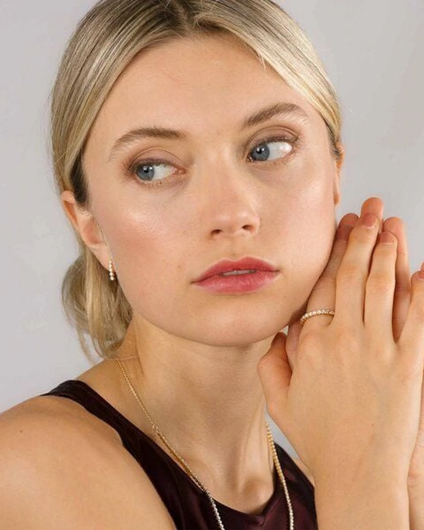fejn jewelry Ohrstecker 'short sparkle & chain' - kurze Zirkonia Ohrringe – Ansicht 4