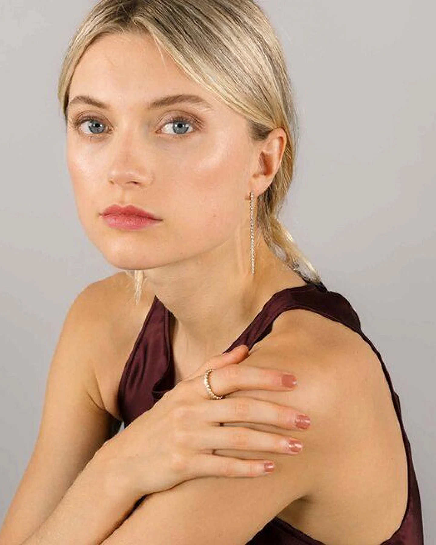 fejn jewelry Ohrstecker 'long sparkle & chain' - lange Zirkonia Ohrringe – Ansicht 2