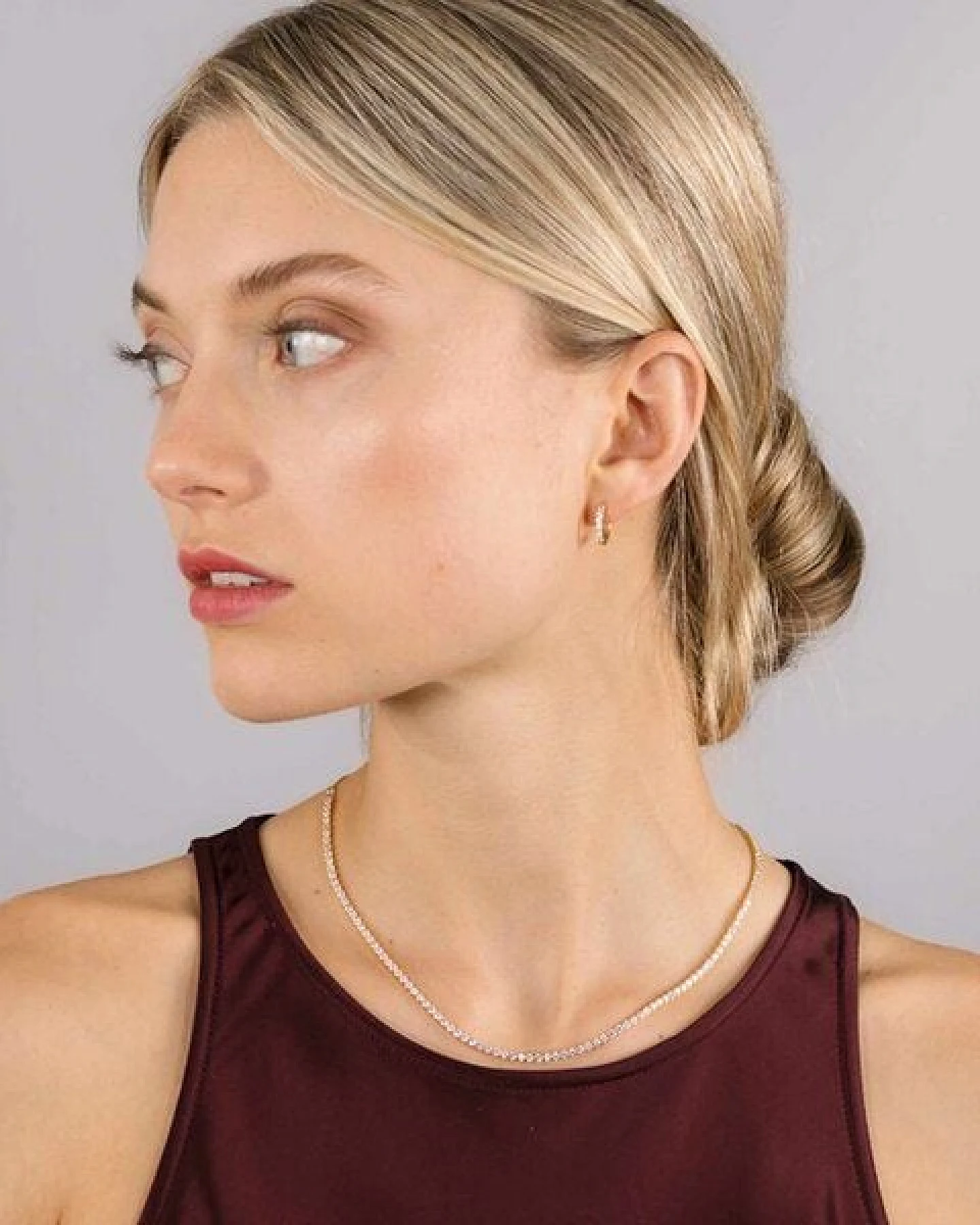fejn jewelry Ohrringe 'sparkle huggie' - Creolen mit Zirkonia – Ansicht 2