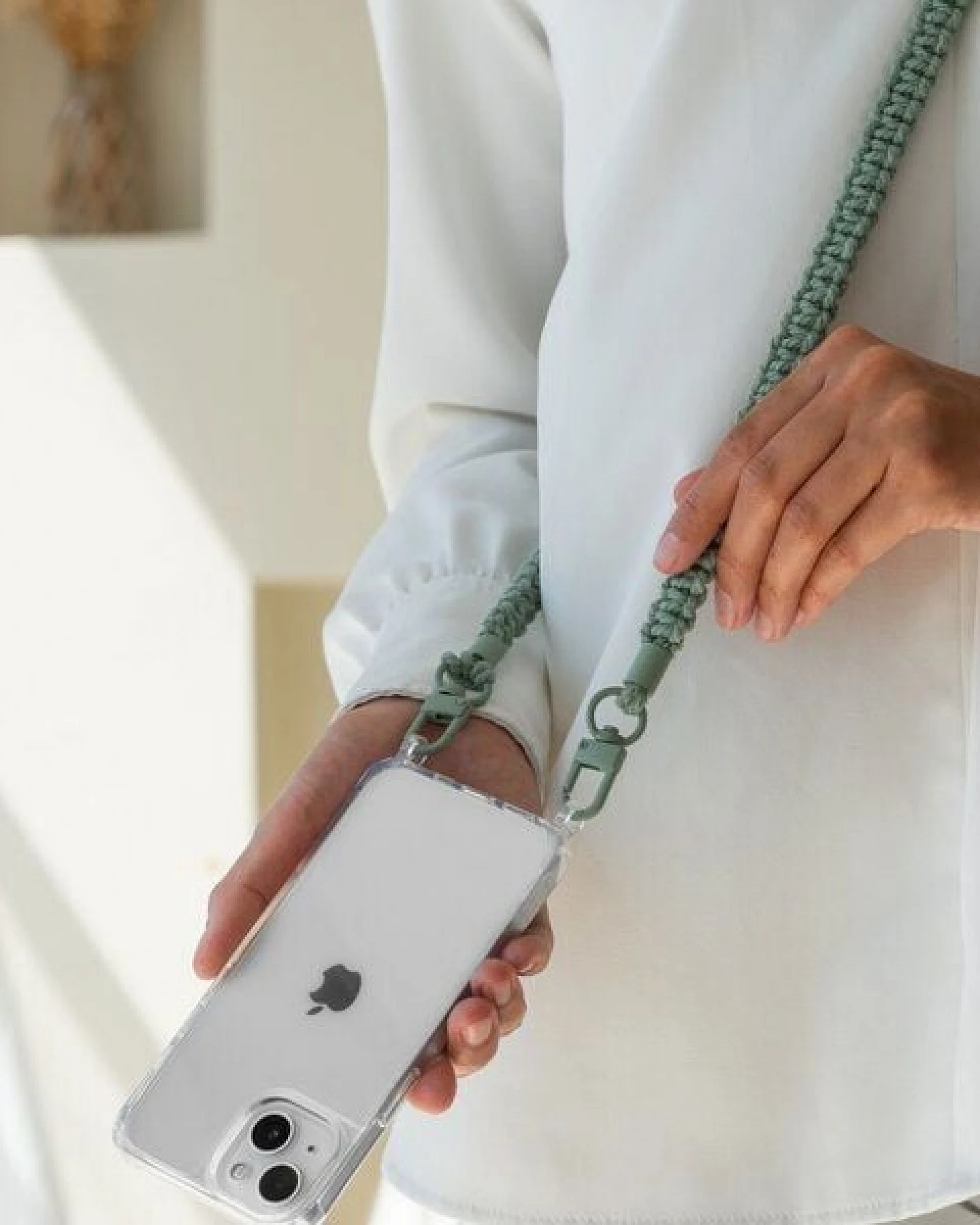 change the label Change Case - Handyhülle für iPhone, Hülle mit Ösen - Transparent Case zum Umhängen ohne Kette – Ansicht 4
