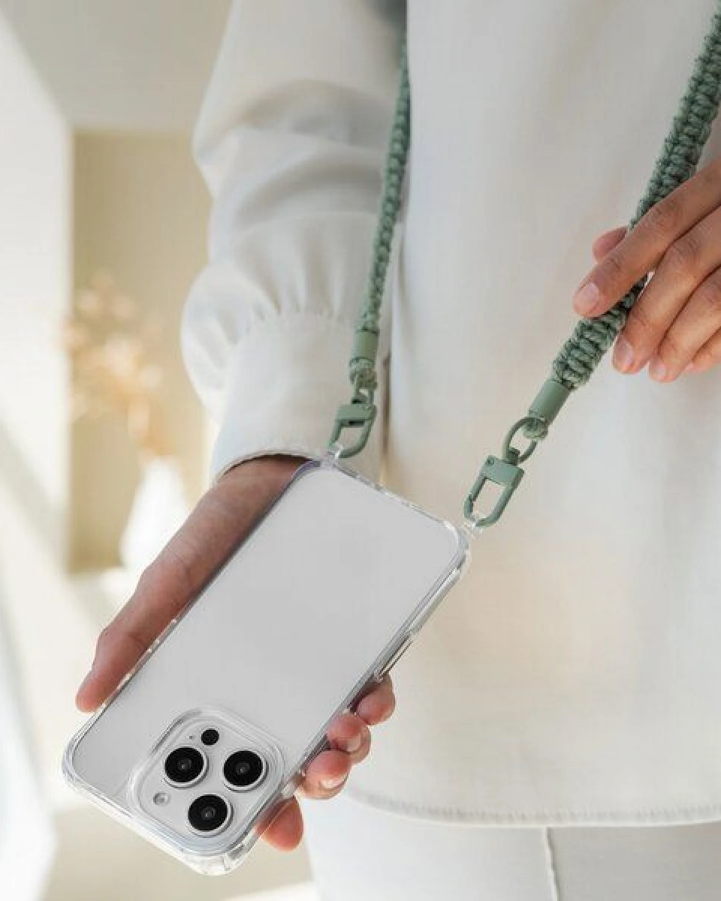 change the label Change Case - Handyhülle für iPhone, Hülle mit Ösen - Transparent Case zum Umhängen ohne Kette – Ansicht 3