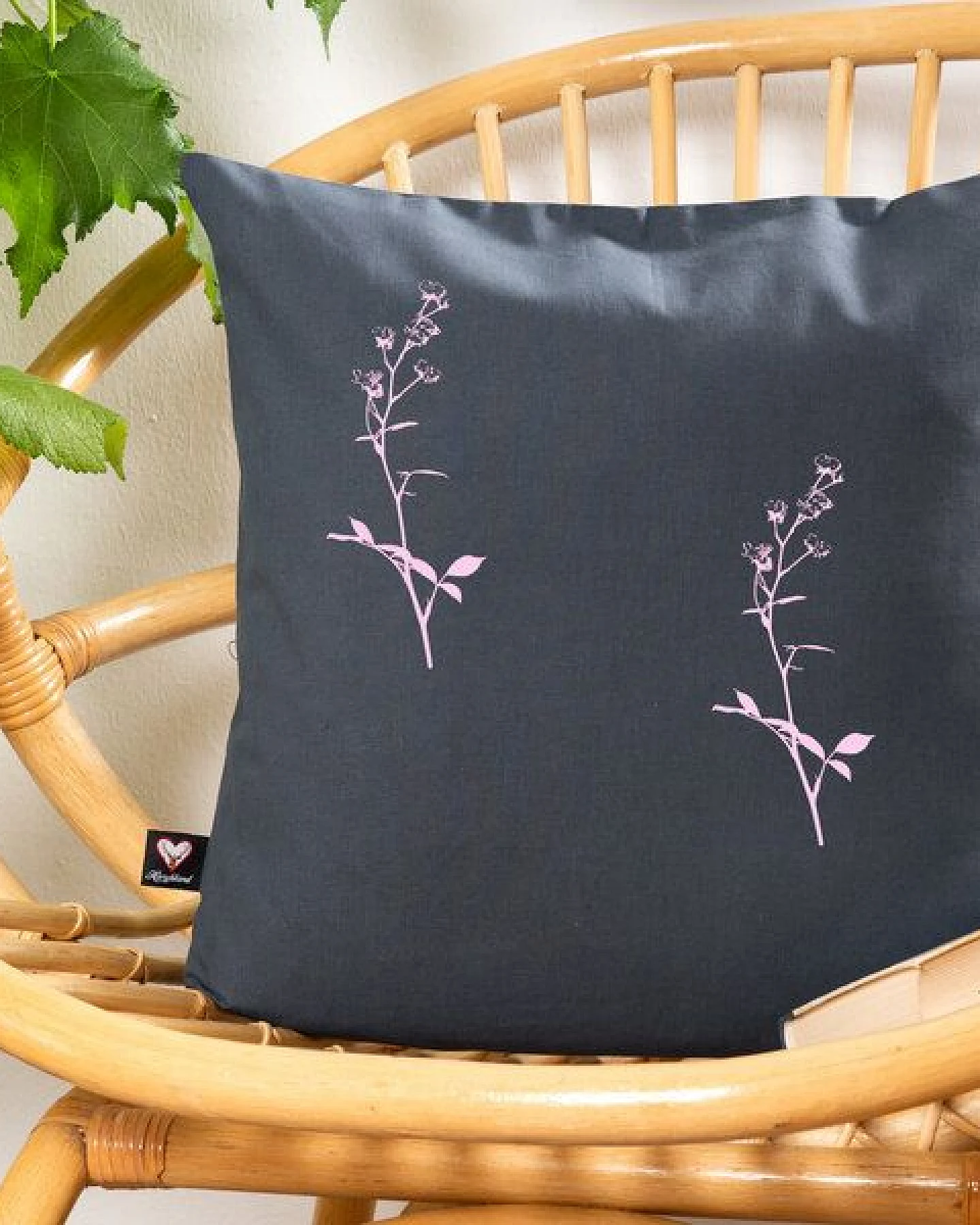 Hirschkind Bio-Kissenbezug 'Strauchrose' dunkelgrau, 40*40 cm – Ansicht 2