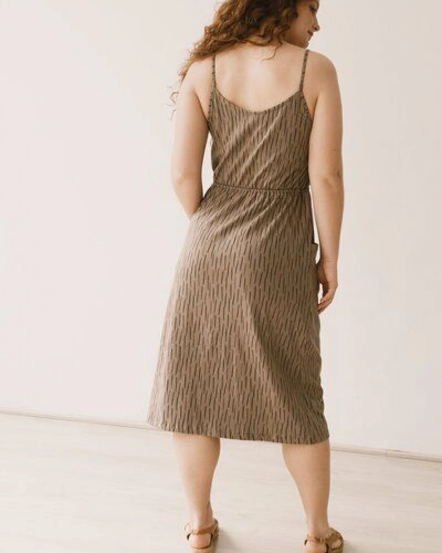 TIRALAHILACHA Hiara Midi Dress in brown bark – Ansicht 2
