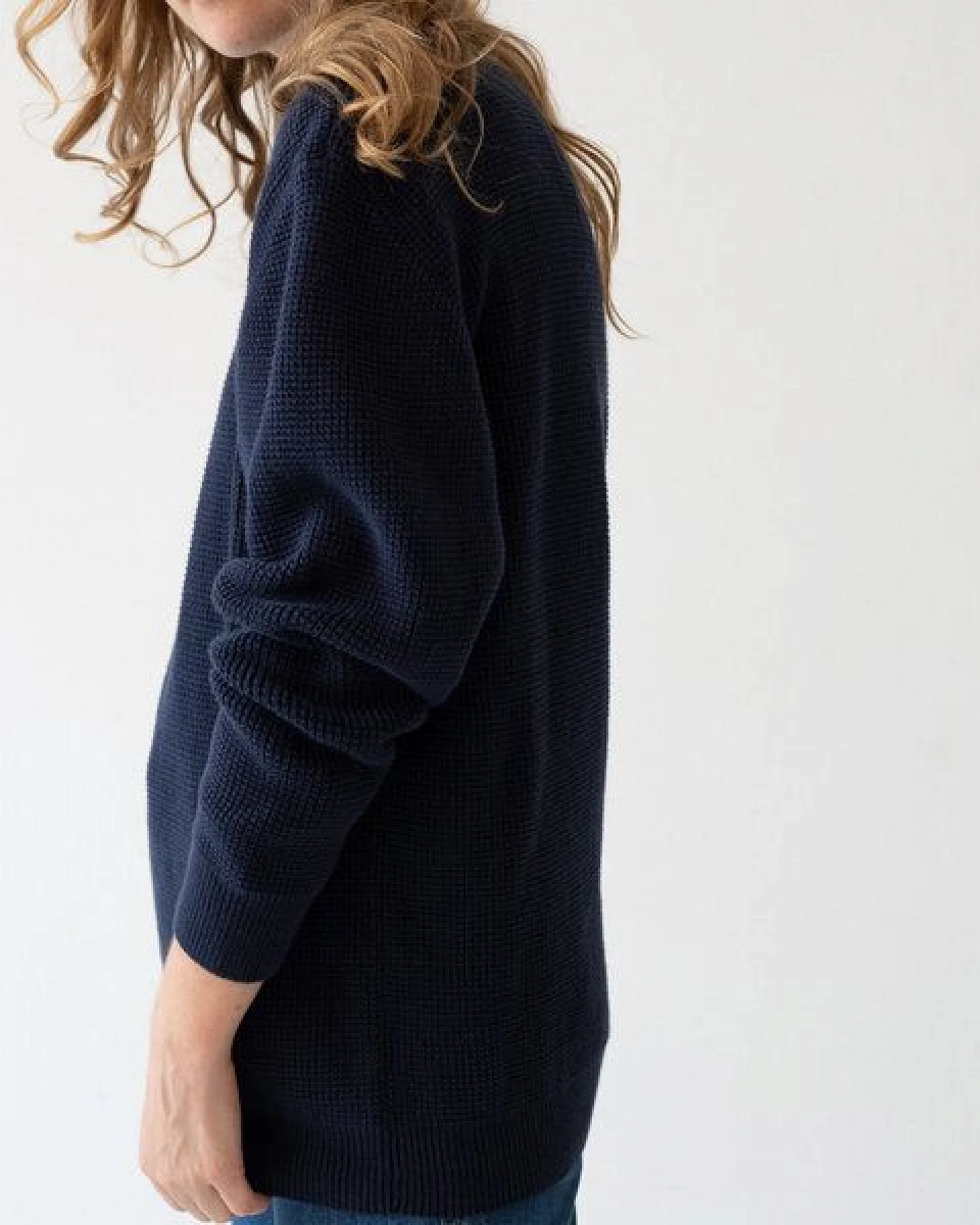 TIRALAHILACHA Unisex Tam Sweater Organic Cotton in Navy Blue – Ansicht 2