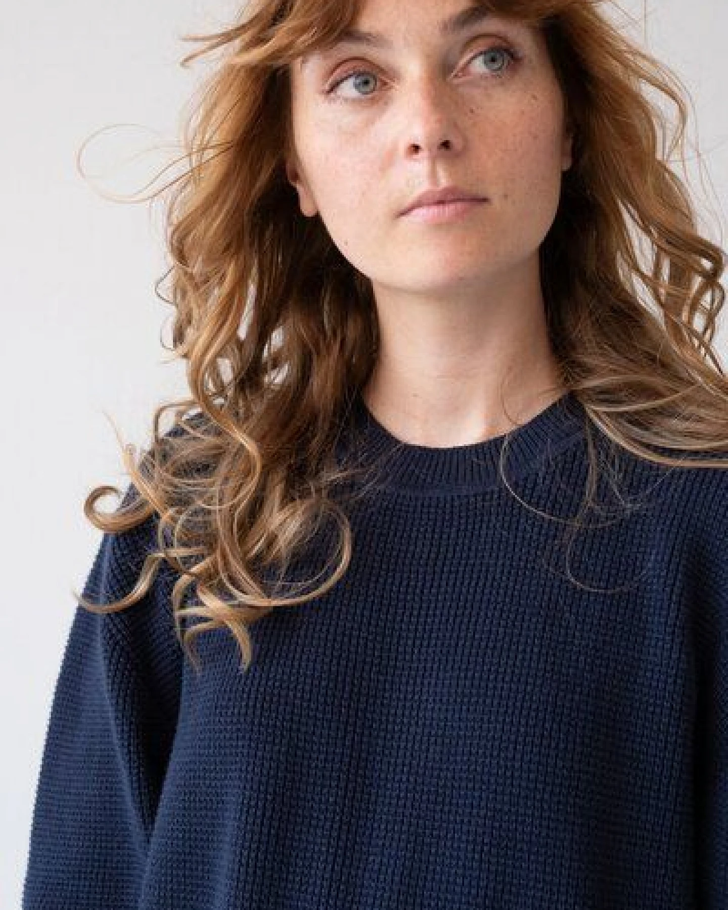 TIRALAHILACHA Unisex Tam Sweater Organic Cotton in Navy Blue – Ansicht 3