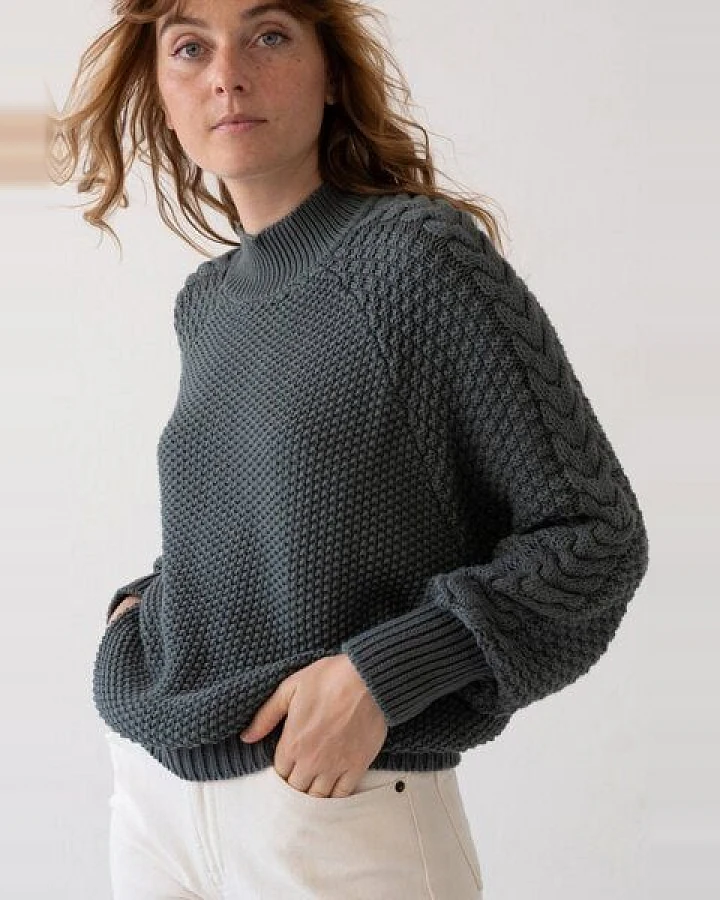 TIRALAHILACHA Turner Sweater Organic Cotton in Hydrangea Blue