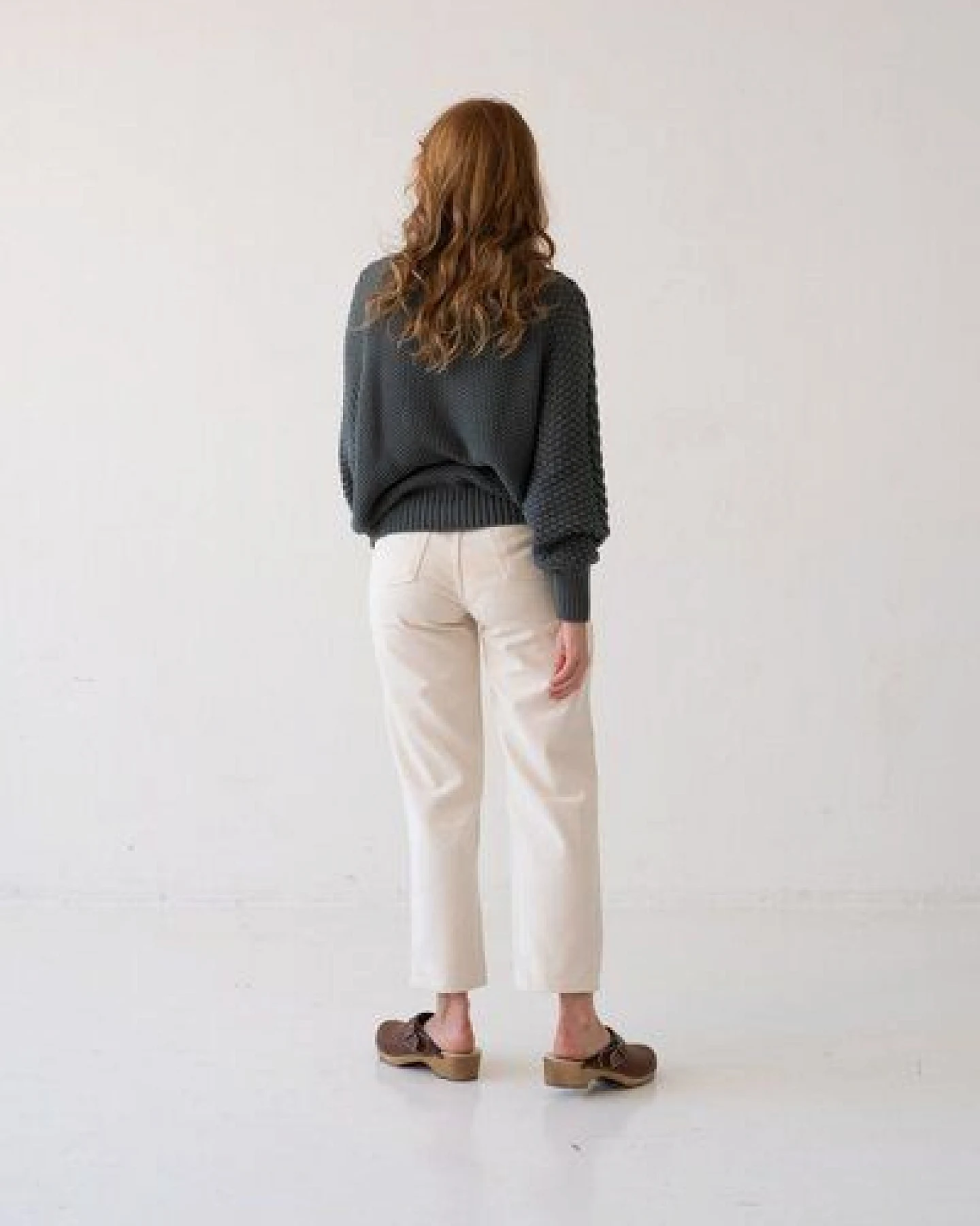 TIRALAHILACHA Turner Sweater Organic Cotton in Hydrangea Blue – Ansicht 2