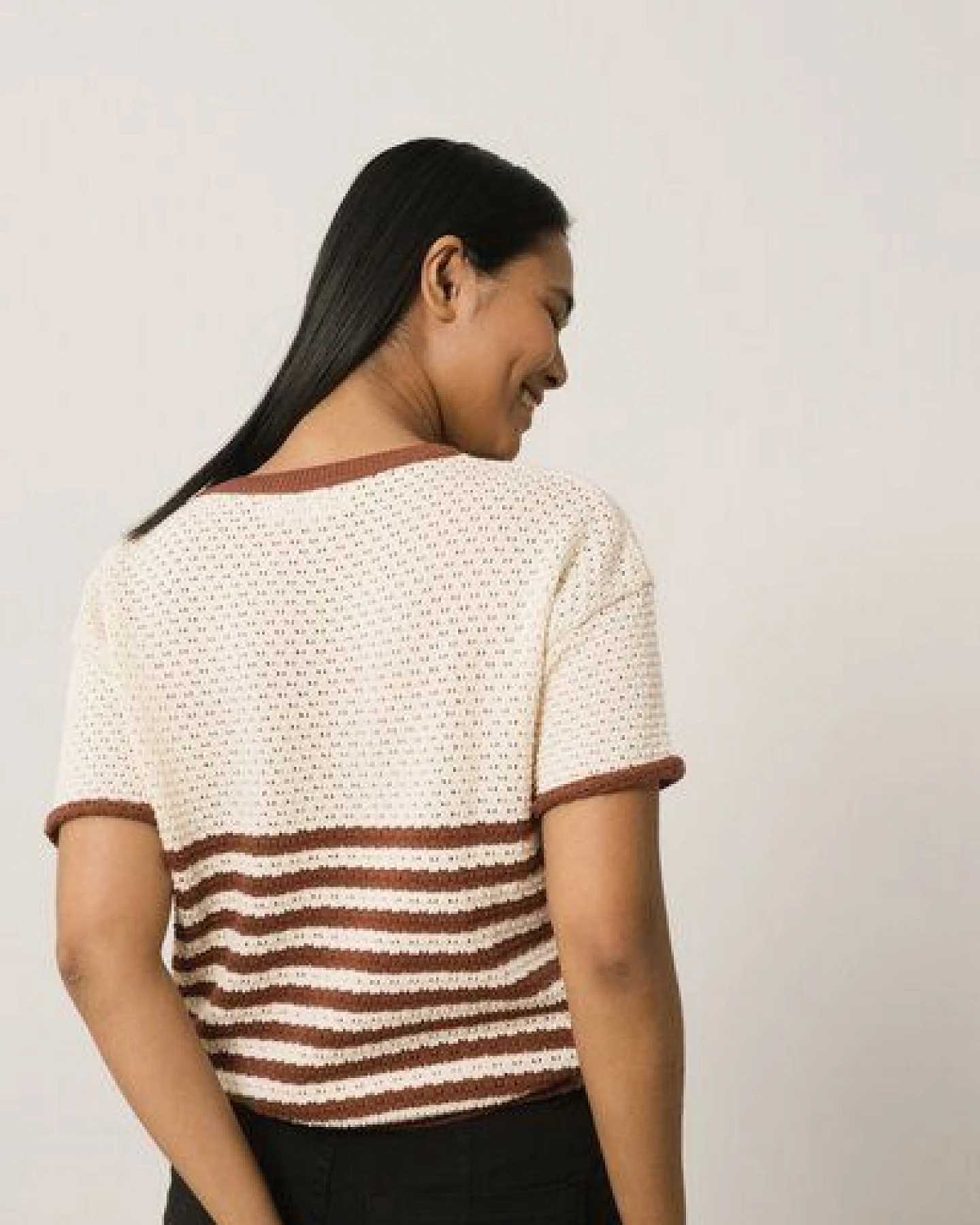 TIRALAHILACHA Hadara Short Sleeve Knitted Top – Ansicht 2