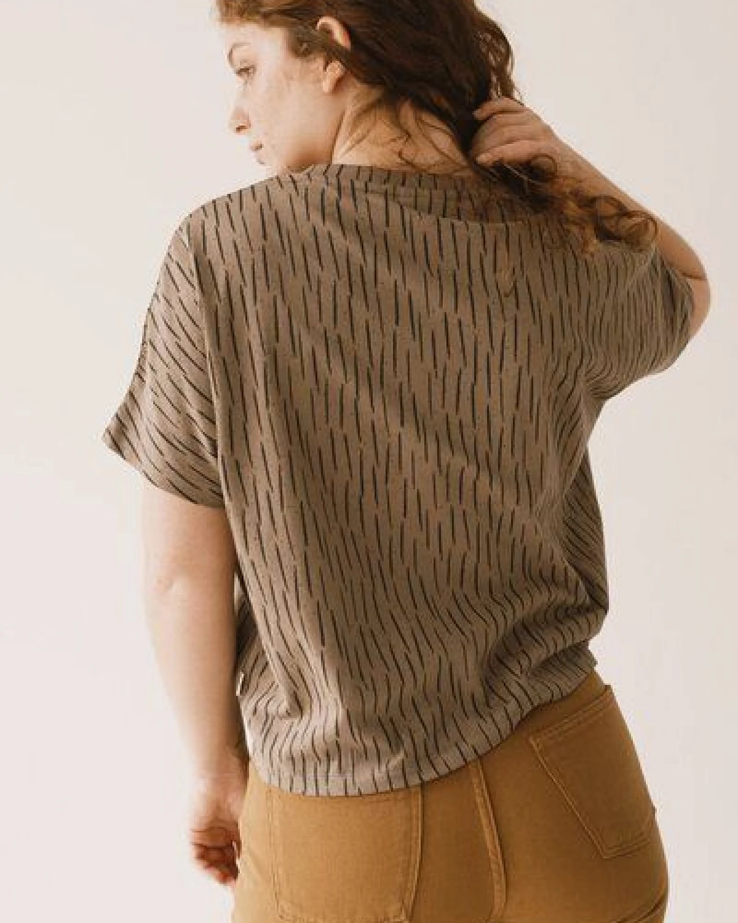 TIRALAHILACHA Hada oversized T-shirt in brown bark – Ansicht 2