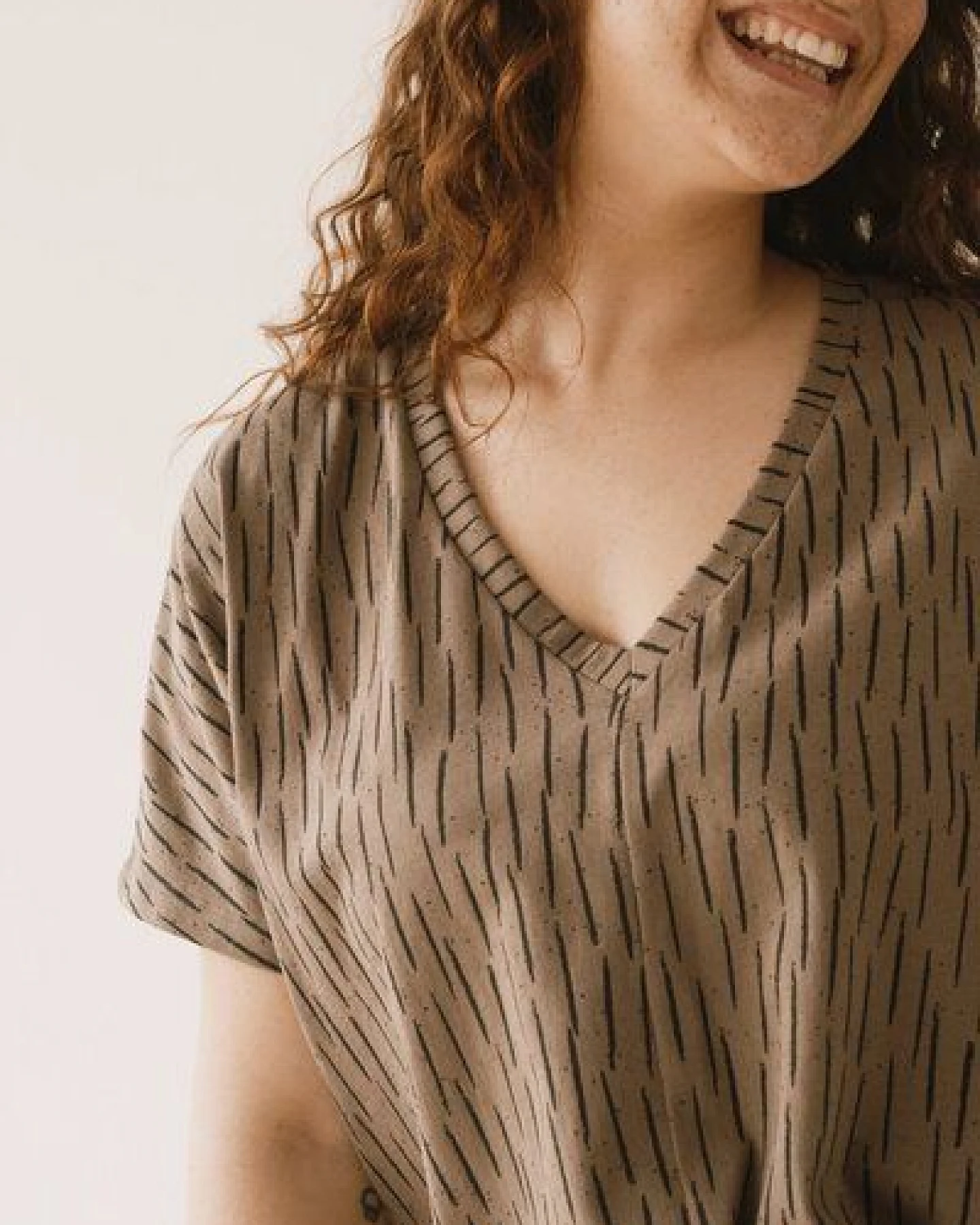 TIRALAHILACHA Hada oversized T-shirt in brown bark – Ansicht 3