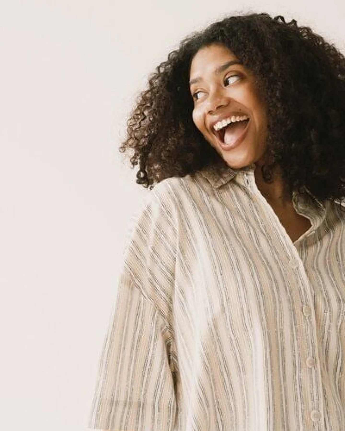 TIRALAHILACHA Hallow Tencel oversized trace print shirt – Ansicht 3