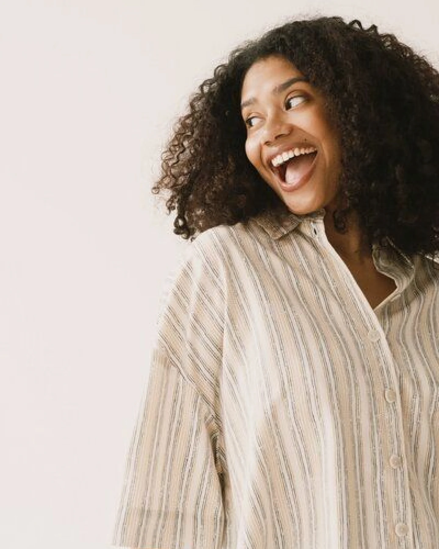 TIRALAHILACHA Hallow Tencel oversized trace print shirt – Ansicht 3