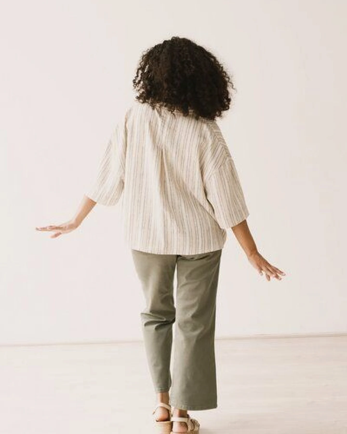 TIRALAHILACHA Hallow Tencel oversized trace print shirt – Ansicht 2